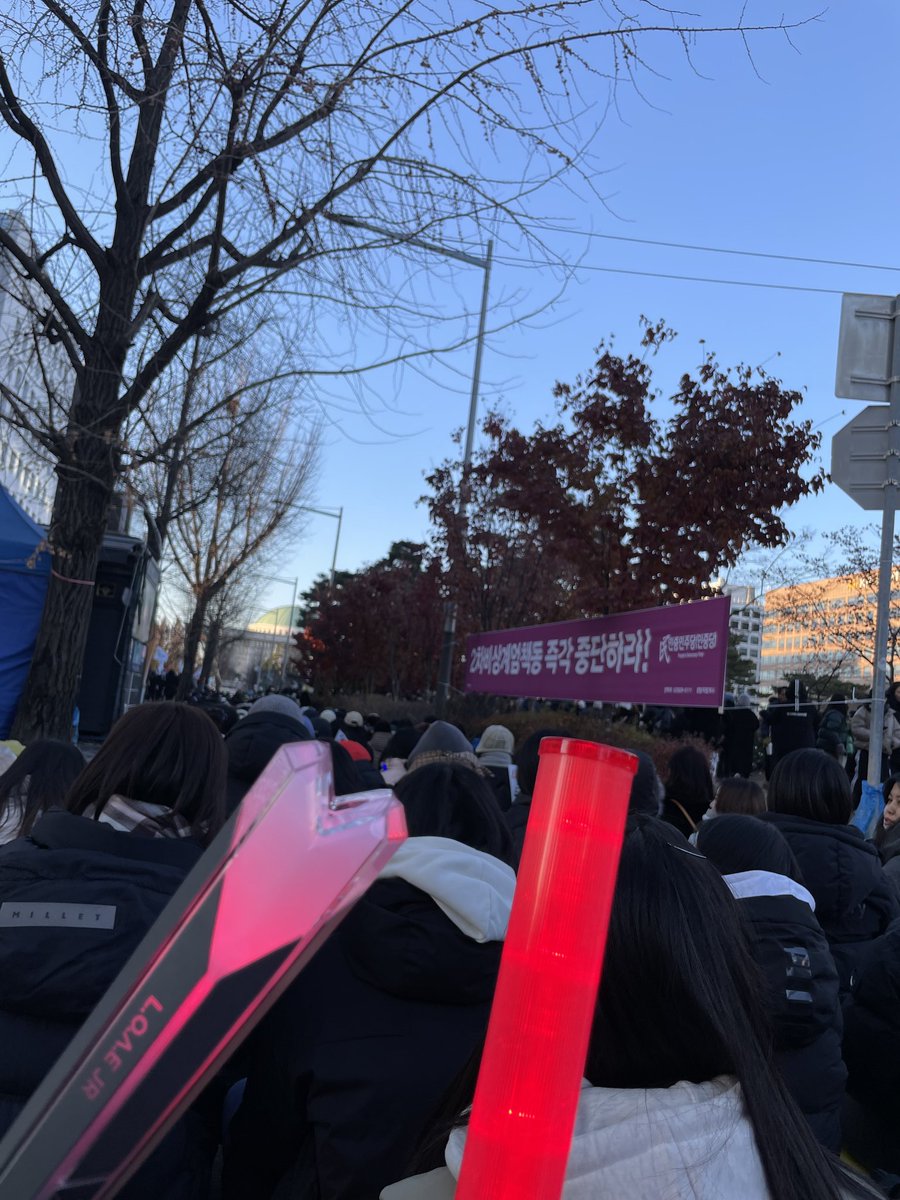 poss0107's tweet photo. 국회의사당 도착! https://t.co/LUpOuK8IME