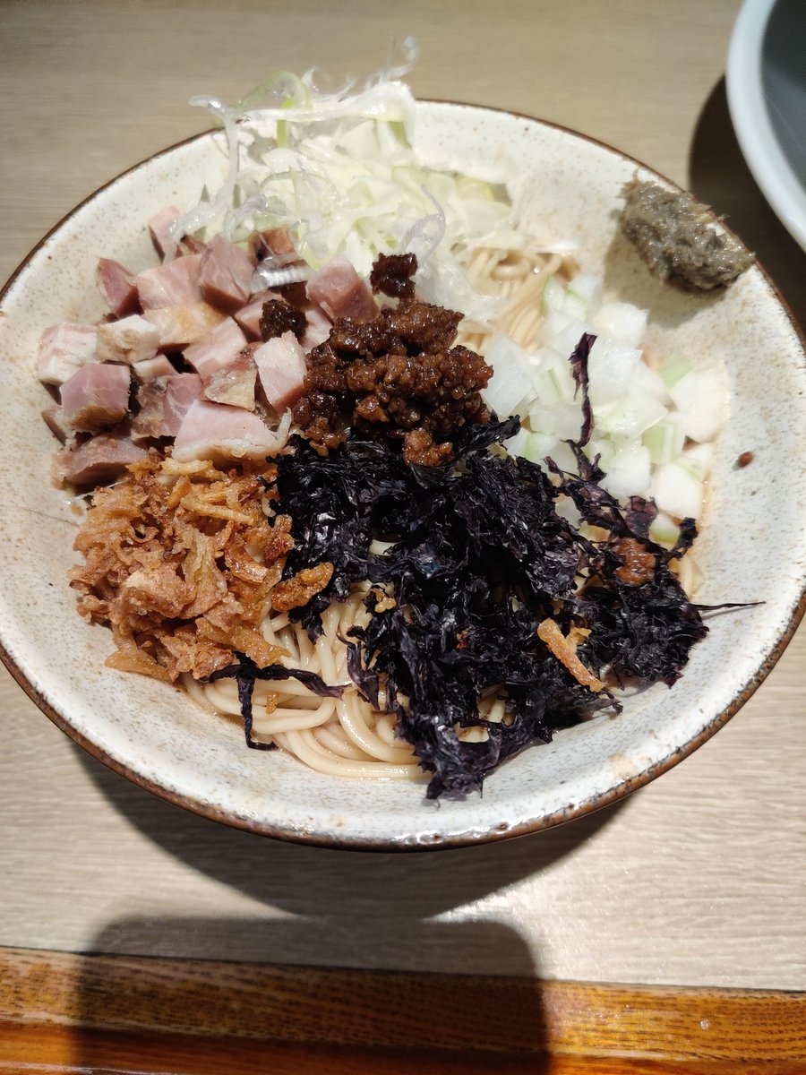 tgods5's tweet photo. らぁ麺蒼空
平子らぁ麺　1000円　和え玉 450円
これ旨いです
好きな味です
中華そばとつけ麺も食べてみたいと
思いました https://t.co/Y0SGDYug0u