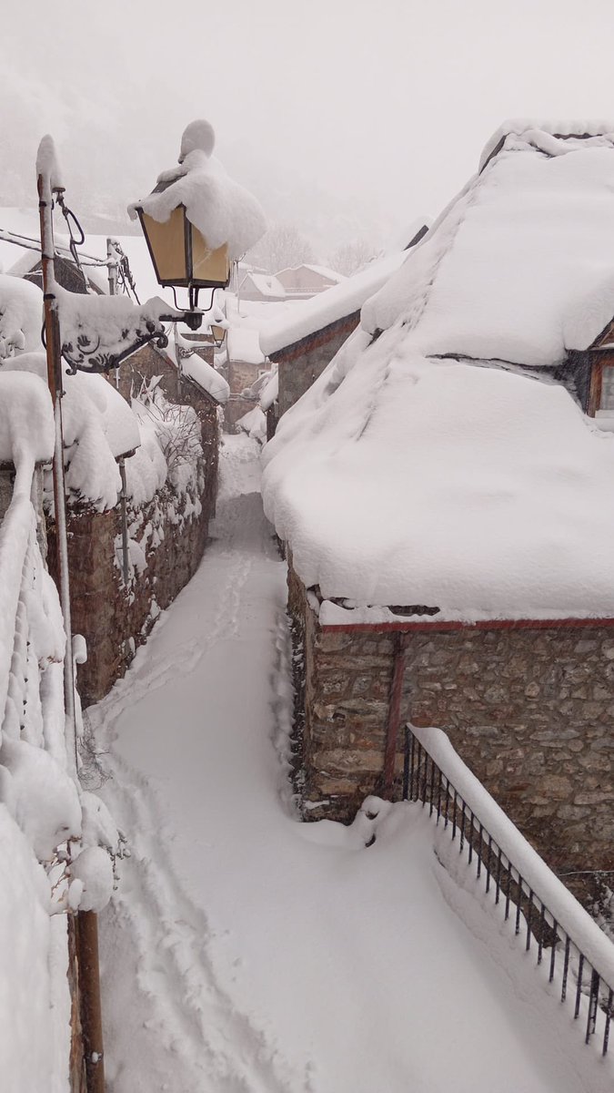 Lucia Mur (@meteosaravillo) on Twitter photo Espesores importantes en Gistain, da gusto pasear por aquí hoy.
<a href="/sibilafc/">Silvia Ferrer</a> <a href="/MeteoredES/">Meteored | tiempo.com</a> <a href="/AEMET_Aragon/">AEMET_Aragón</a> <a href="/samuel_biener/">Samuel Biener</a> <a href="/Cris_Lop_deVal/">Cris López de Val</a> <a href="/hoy_aragon/">HOY ARAGÓN</a> <a href="/eltiempo_atv/">Aragón TV El Tiempo</a> Espesores importantes en Gistain, da gusto pasear por aquí hoy.
<a href="/sibilafc/">Silvia Ferrer</a> <a href="/MeteoredES/">Meteored | tiempo.com</a> <a href="/AEMET_Aragon/">AEMET_Aragón</a> <a href="/samuel_biener/">Samuel Biener</a> <a href="/Cris_Lop_deVal/">Cris López de Val</a> <a href="/hoy_aragon/">HOY ARAGÓN</a> <a href="/eltiempo_atv/">Aragón TV El Tiempo</a>