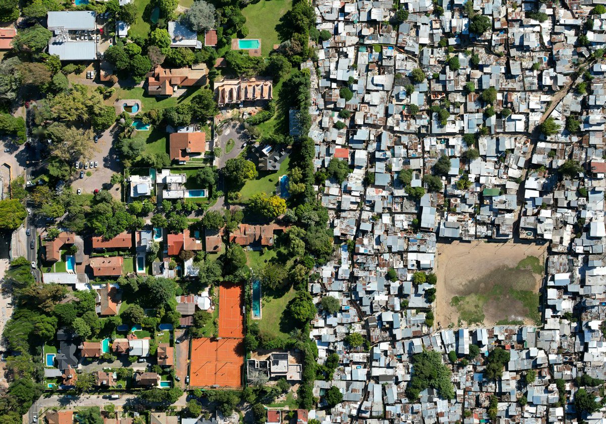 theatlascharity's tweet image. #AtlasAdvent Day 6 🎄

In Buenos Aires, inequality stands starkly visible. Towering skyscrapers and affluent neighborhoods sit side by side with villas miserias—“misery settlements.” 

Donate 🔗theatlascharity.org/appeal/atlasad…

#TheAtlasFoundation #VirreyesRugby #AdventAppeal