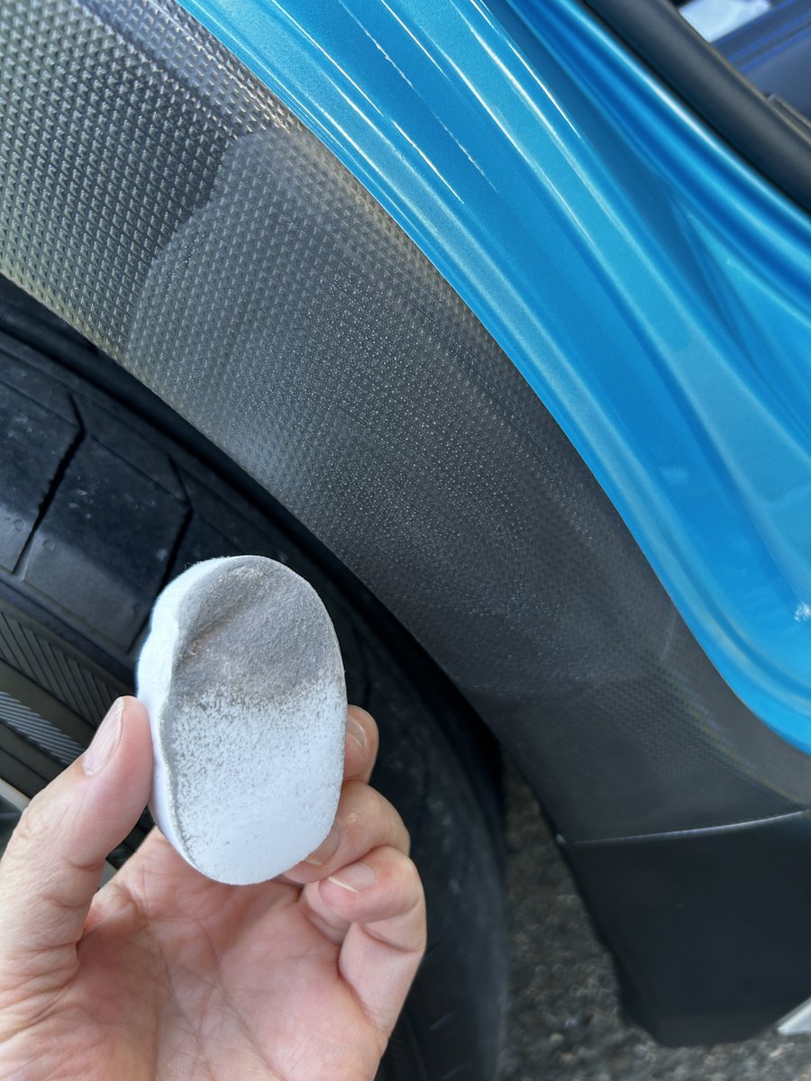 ta28_vab's tweet image. 未塗装樹脂が随分と劣化していたのでOCメンテナンスクリーナー＋メラミンスポンジで一皮剥きました♪

もと親父の車だったけど、もう少し手を入れておけばこんなに苦労しなかったのにと反省😂

#PROVIDE #OCメンテナンスクリーナー