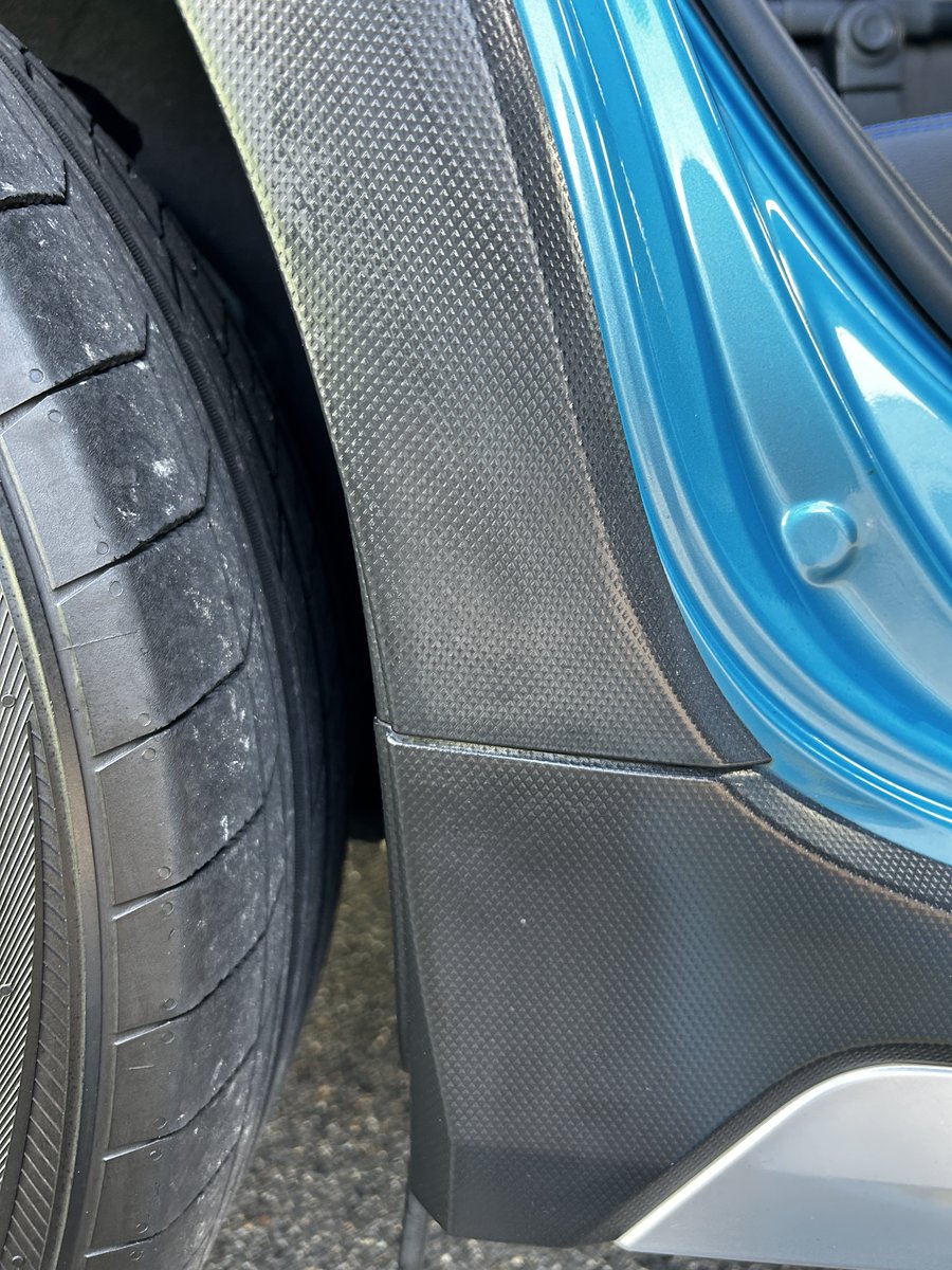 ta28_vab's tweet image. 未塗装樹脂が随分と劣化していたのでOCメンテナンスクリーナー＋メラミンスポンジで一皮剥きました♪

もと親父の車だったけど、もう少し手を入れておけばこんなに苦労しなかったのにと反省😂

#PROVIDE #OCメンテナンスクリーナー