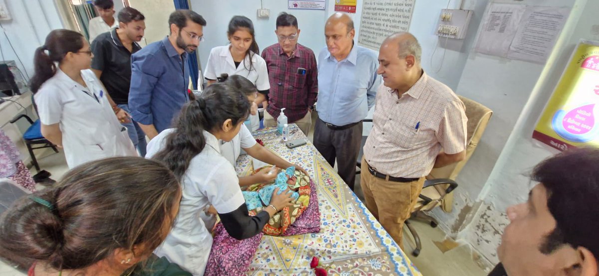 ભારત સરકારશ્રી દ્વારા આયોજન કરવામાં આવેલ પોલિયો રાઉન્ડ કાર્યક્રમનો શુભારંભ કરવામાં આવેલ. જેમાં ૦ થી ૫ વર્ષના તમામ બાળકોને પોલીયોની રસીથી સુરક્ષિત કરવામાં આવશે. 
<a href="/CMOGuj/">CMO Gujarat</a>
<a href="/mansukhmandviya/">Dr Mansukh Mandaviya</a> <a href="/kunvarjibavalia/">Kunvarji Bavaliya</a> <a href="/monakhandhar/">Mona Khandhar IAS</a> <a href="/Dwivedi_D/">Dhananjay Dwivedi</a> <a href="/GujDCoffice/">Guj DCoffice</a> <a href="/InfoPorbandar/">Info Porbandar GoG</a>