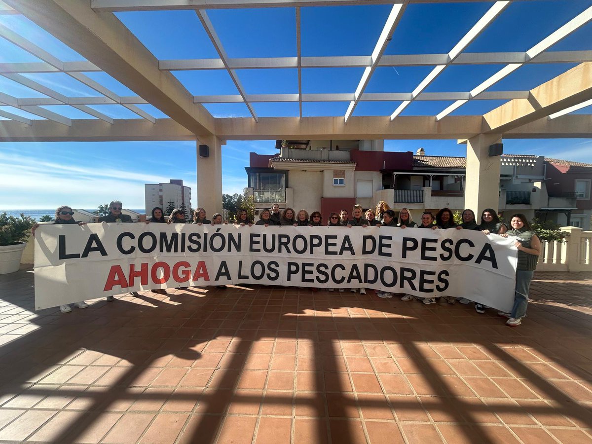 andmupes's tweet photo. Durante las Jornadas AndmuPes 2024 celebradas en Motril, nos oponemos enérgicamente a propuesta de la Comisión Europea
Los barcos solo podrían salir al mar 27 jornadas al año.
https://t.co/tHRPRFbySy
#AndMuPes #Pescamujeres #Pesca #mujer #sectorpesquero https://t.co/tuk4bRyzHJ
