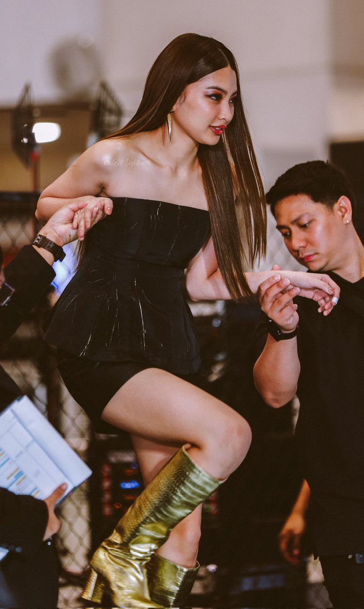 nothere_xx's tweet photo. Colet x MAC
@bini_colet
#BINI @BINI_ph #macxbini https://t.co/fe35UWuMFD