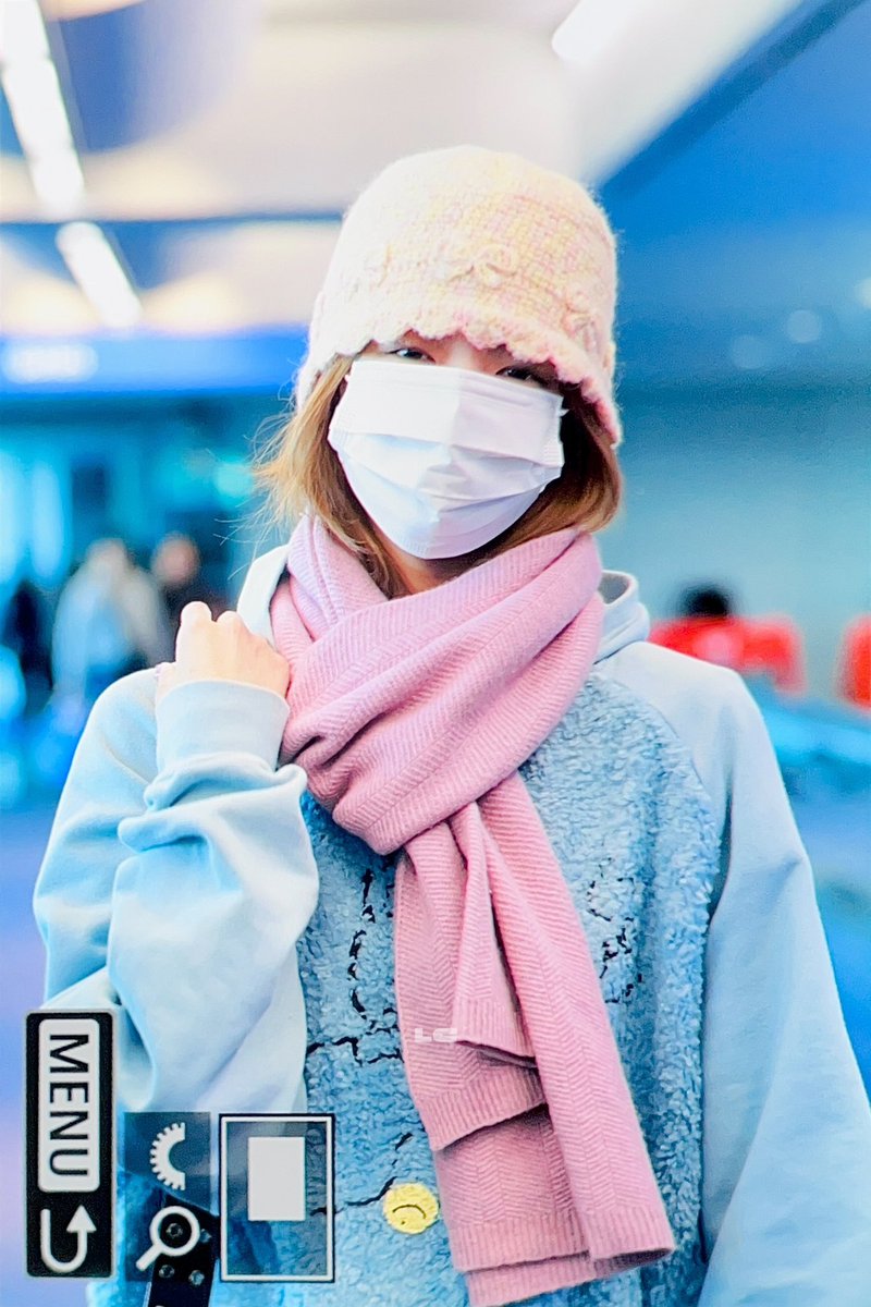 lc_cjs's tweet photo. 241208 고생했오 🫳🏻🫳🏻 #ITZY #있지 #LIA #리아 https://t.co/NcUVd1g3Rc