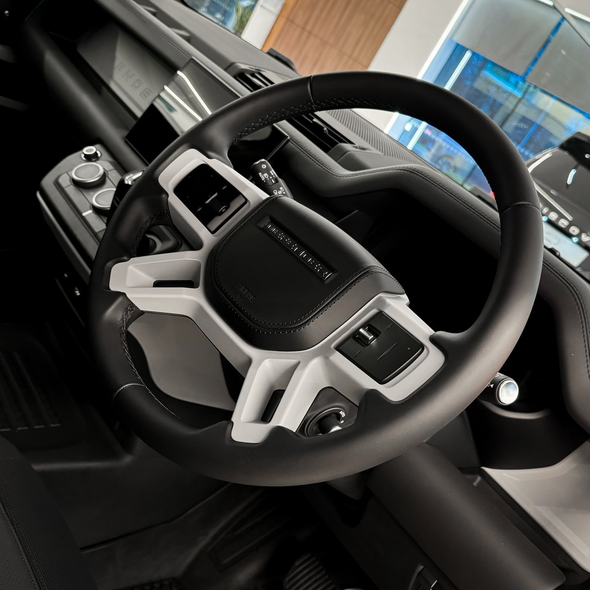 Barretts Land Rover tweet media