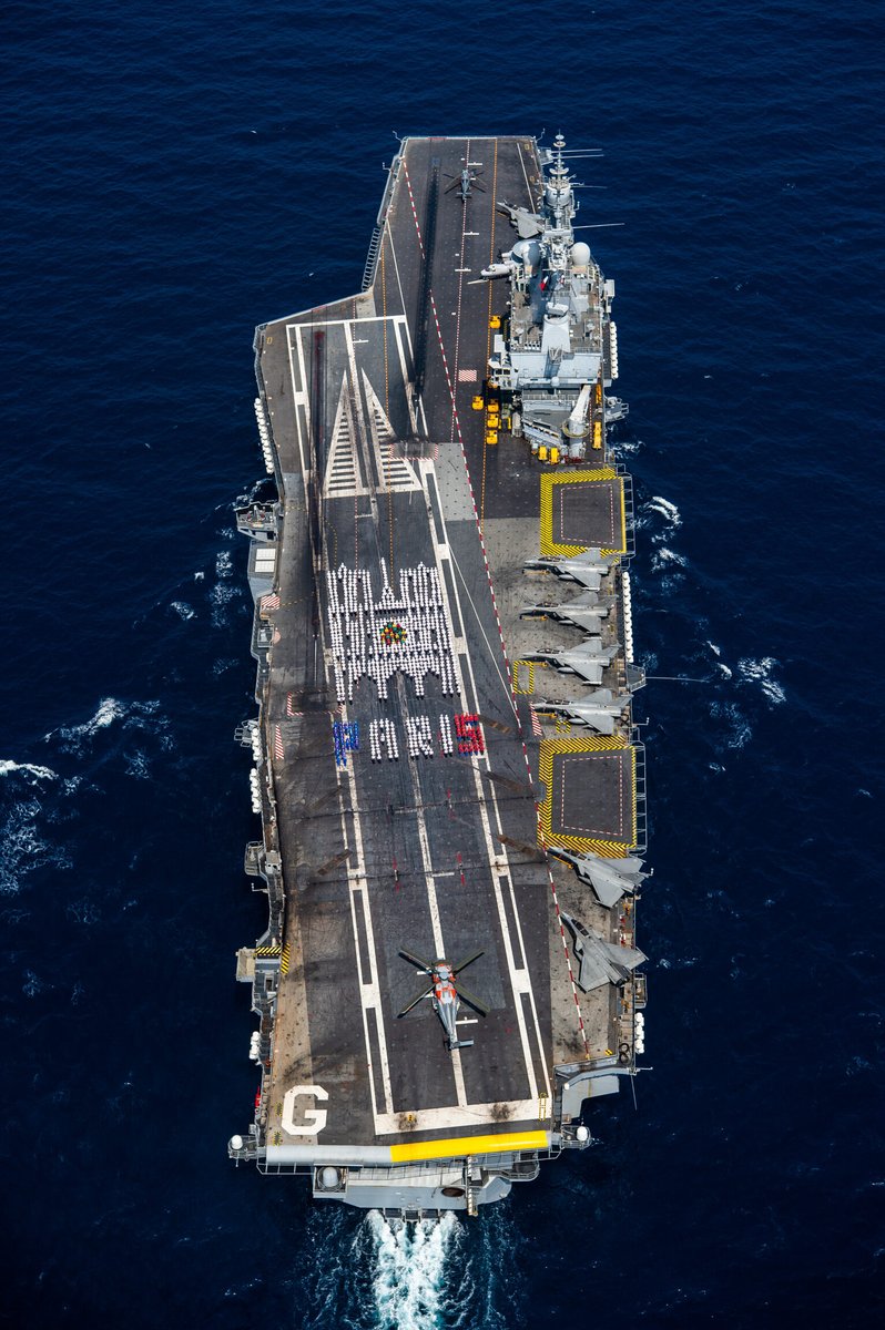 MarineNationale's tweet photo. #Hommage | Il y a 5 ans, durant la mission #Clemenceau19, le PA Charles de Gaulle rendait hommage à la cathédrale @notredameparis et témoignait de son soutien à sa ville marraine, @Paris. Aujourd’hui, les marins sont heureux de sa réouverture, après 5 ans de reconstruction. 🙏 https://t.co/99b3nkXXLQ