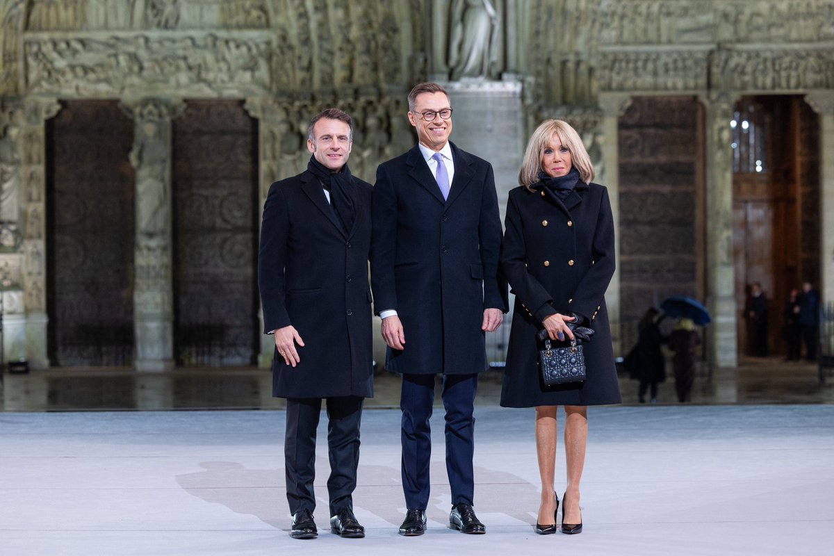 alexstubb's tweet photo. An honour to participate at the re-opening of the Notre Dame Cathedral. Followed by a dinner at the Élysée Palace. A good opportunity to discuss current affairs with colleagues.

Kiitos mahdollisuudesta osallistua Notre Damen katedraalin avajaisiin presidentti Emmanuel Macron.

Tack för möjligheten att delta i återinvigningen av Notre-Dame-katedralen president Emmanuel Macron.

Kuvat: France Diplomatie
