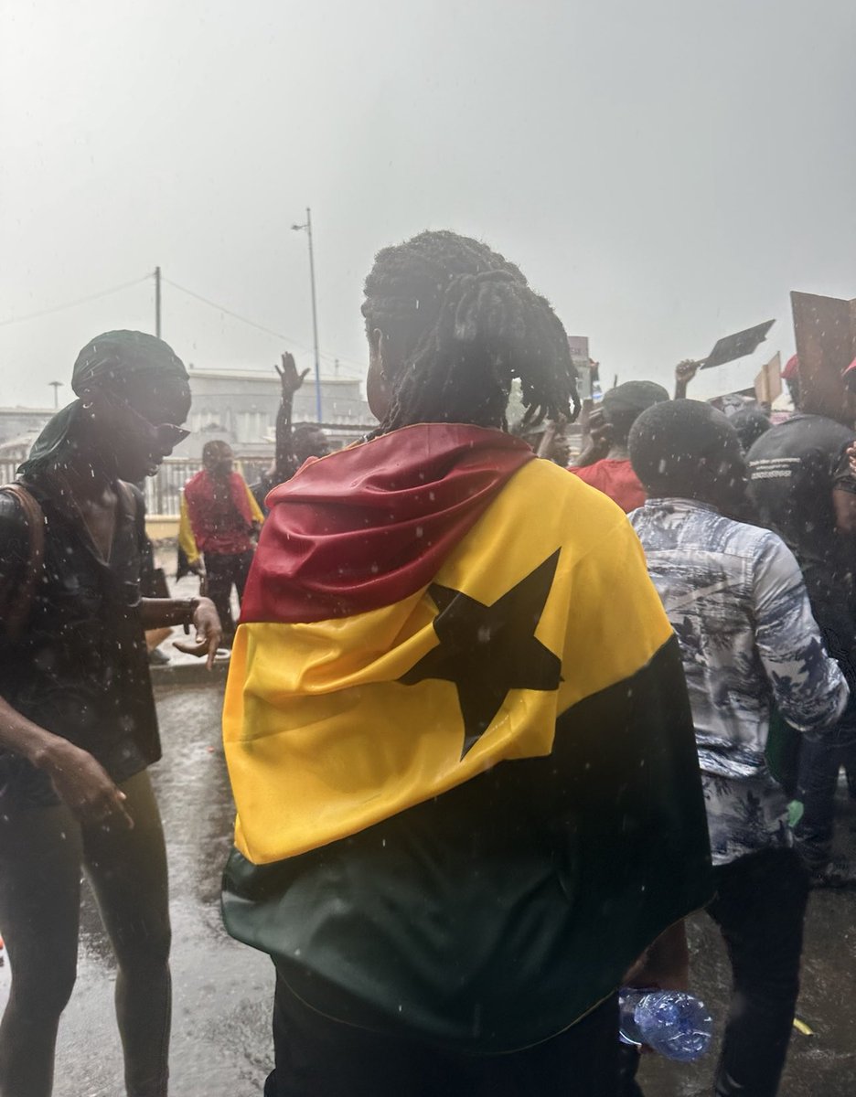 FrankDoe101's tweet photo. We begged them in the rain for a better Ghana and they called the police on us https://t.co/WvhuYxuqz1