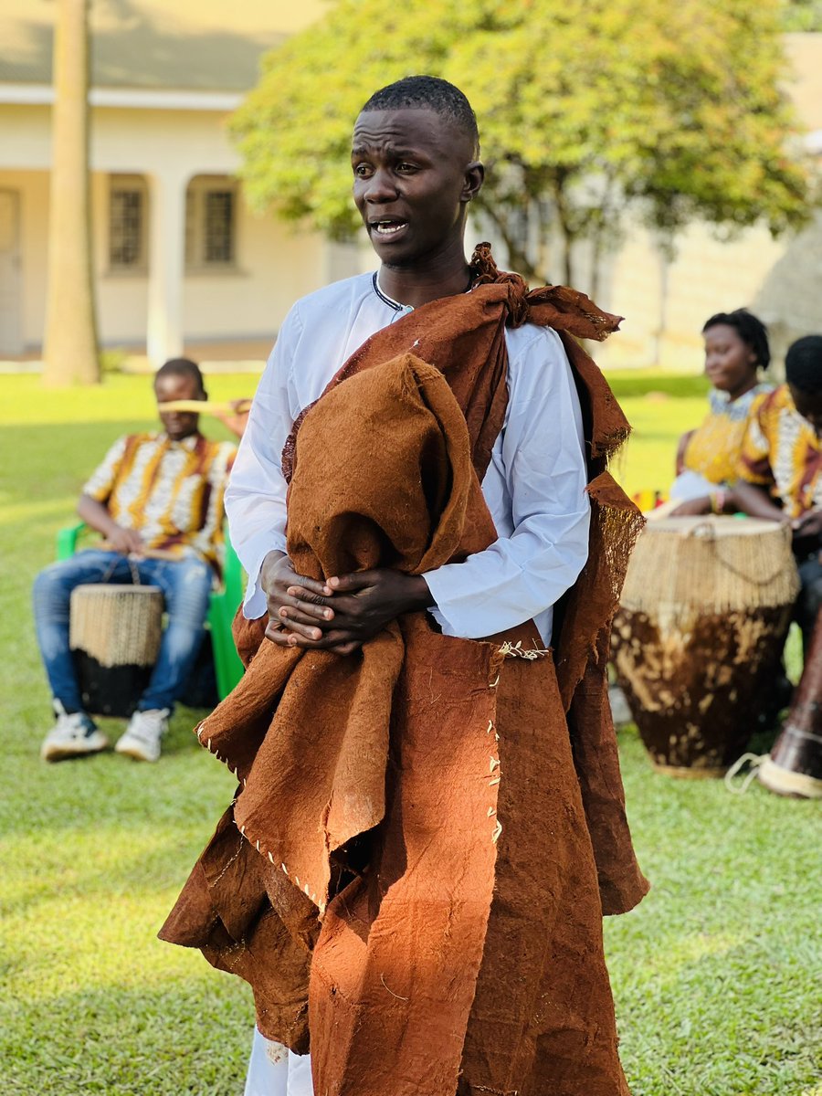 Pictures: Sunday FunDay.. The Process of Barkcloth making by one of our own <a href="/Elvistheguide/">Ssekibuule Elvis</a> .
#TourBuganda