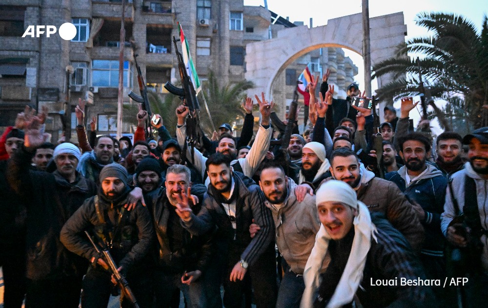 #UPDATE Islamist-led rebels declared they had taken Damascus in a lightning offensive, sending President Bashar al-Assad fleeing and ending five decades of Baath rule in Syria
u.afp.com/5CBj
