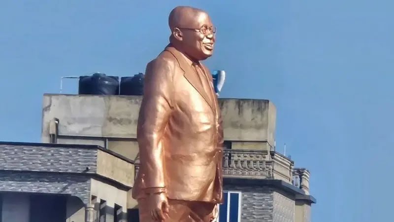 AfricaFactsZone's tweet photo. Ghana's President Nana Akufo-Addo unveiled a statue of himself in November.

Ghanaian Minister, Kwabena Darko-Mensah said the statue was made in honour of his development initiatives. https://t.co/qXeLJIlMJm