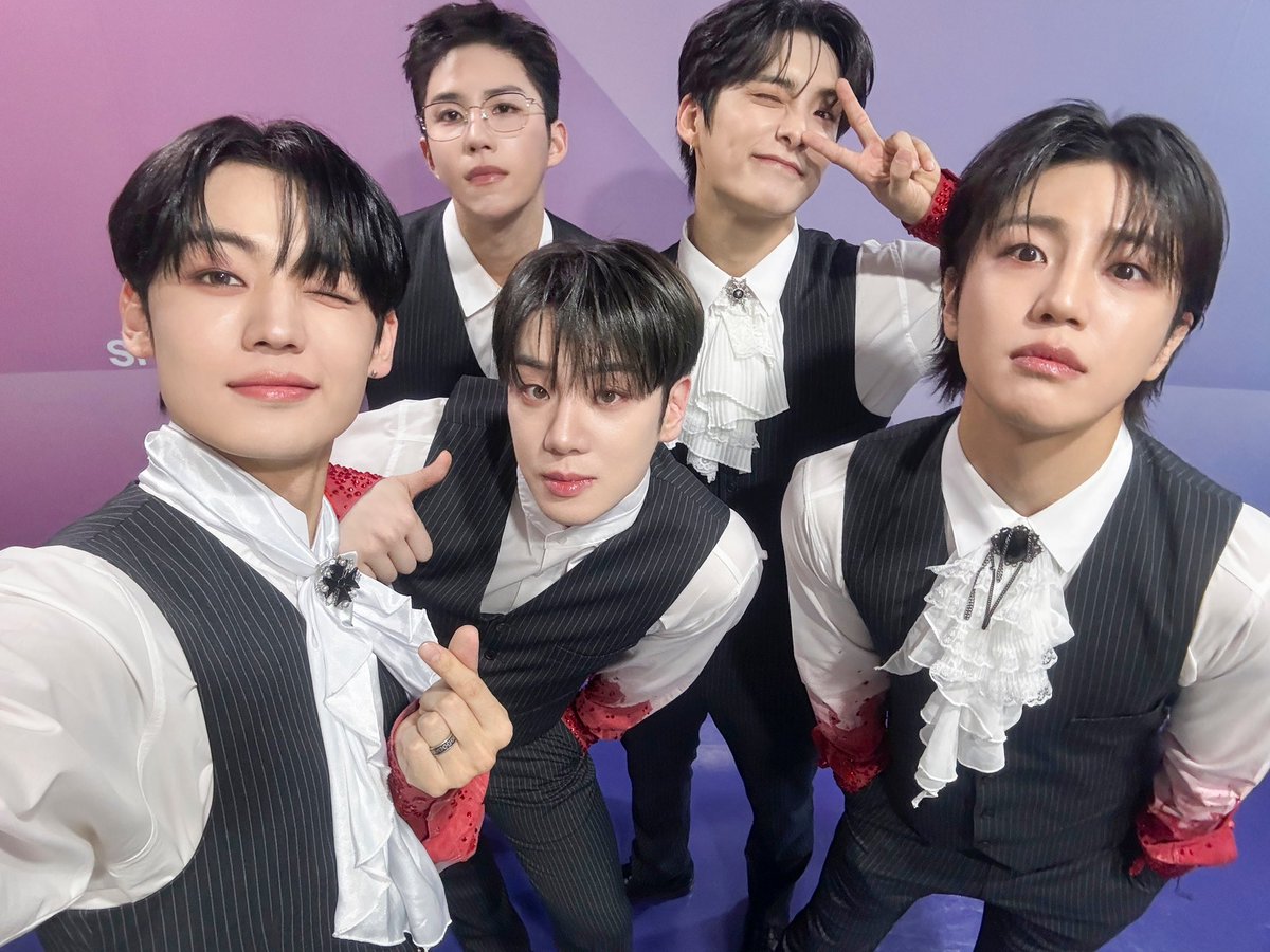 official_ACE7's tweet photo. [🎥]

초이스 PICK ✨
다시 보고 싶은 #PINATA 무대 1위는 ‼️
일단 나는 못 골라…

에이스(A.C.E) - PINATA | Music Bank 241122
(네이버) https://t.co/VhXQIZfsHU
(유튜브) https://t.co/ZdP7FLQCD2

에이스(A.C.E) - PINATA | Inkigayo 241124 
(네이버) https://t.co/VgSIQ4P2Ka
(유튜브) https://t.co/lDd6FcF9aU

[안방1열 풀캠4K] 에이스(A.C.E) - PINATA │ Inkigayo 241124
(네이버) https://t.co/oLnwoC3mEU
(유튜브) https://t.co/70oZ5TgGXb

[안방1열 직캠4K] 에이스 이동훈 'PINATA' l Inkigayo 241124
https://t.co/k5Q2DuFhOY

[안방1열 직캠4K] 에이스 강유찬 'PINATA' l Inkigayo 241124
https://t.co/lLctMTvCUV

[안방1열 직캠4K] 에이스 박준희 'PINATA' l Inkigayo 241124
https://t.co/SVL6JtcGuG

에이스(A.C.E) - PINATA | Simply K-Pop 241129
https://t.co/uoS0oruo3Q

[플리캠 4K] 에이스 박준희 'PINATA' l Simply K-Pop 241129
https://t.co/WFPgwSzRvn

[플리캠 4K] 에이스 강유찬 'PINATA' l Simply K-Pop 241129
https://t.co/KvX0VIbNHg

[플리캠 4K] 에이스 김병관 'PINATA' l Simply K-Pop 241129
https://t.co/MMfJ68v9QR

에이스(A.C.E) - PINATA | Music Bank 241129 
(네이버) https://t.co/t7xEuneDED
(유튜브) https://t.co/WbWBMzMcCi

에이스(A.C.E) - PINATA | Show! MusicCore 241130 
(네이버) https://t.co/3oI4MYail0
(유튜브) https://t.co/L3C0DoAoTh

에이스(A.C.E) - PINATA | Inkigayo 241201 
(네이버) https://t.co/9zbqnIt930
(유튜브) https://t.co/4Ouq1IMJ1Z

[안방1열 풀캠4K] 에이스(A.C.E) - PINATA │ Inkigayo 241201
(네이버) https://t.co/wLkpdHjBWt
(유튜브) https://t.co/GBz3nH0i1s

[안방1열 직캠4K] 에이스 와우 'PINATA' l Inkigayo 241201
https://t.co/M500GQHoyN

[안방1열 직캠4K] 에이스 김병관 'PINATA' l Inkigayo 241201
https://t.co/pAslwQepEb

에이스(A.C.E) - PINATA | THE SHOW 241203
(네이버) https://t.co/vlgwWXjC7O
(유튜브) https://t.co/vHLbLJqoKS

에이스(A.C.E) - PINATA l Show Champion 241204
(네이버) https://t.co/5xS1AF9Gj6
(유튜브) https://t.co/jTPjJucL4J

에이스(A.C.E) - PINATA | Simply K-Pop 241206
https://t.co/cMm6yuQYRf

[플리캠 4K] 에이스 박준희 'PINATA' l Simply K-Pop 241206
https://t.co/wbLTPTREAI

[플리캠 4K] 에이스 강유찬 'PINATA' l Simply K-Pop 241206
https://t.co/3NYqy3gznd

[플리캠 4K] 에이스 김병관 'PINATA' l Simply K-Pop 241206
https://t.co/kdYvCmd7x2

[플리캠 4K] 에이스 이동훈 'PINATA' l Simply K-Pop 241206
https://t.co/ylG8jOcRC4

[플리캠 4K] 에이스 와우 'PINATA' l Simply K-Pop 241206
https://t.co/0DzCtHk8cW

에이스(A.C.E) - PINATA | Music Bank 241206
(네이버) https://t.co/EYDJWSdyfn
(유튜브) https://t.co/yqldaNi9kx

#ACE #PINATA #AcePINATA
#에이스 #피냐타 #에이스피냐타