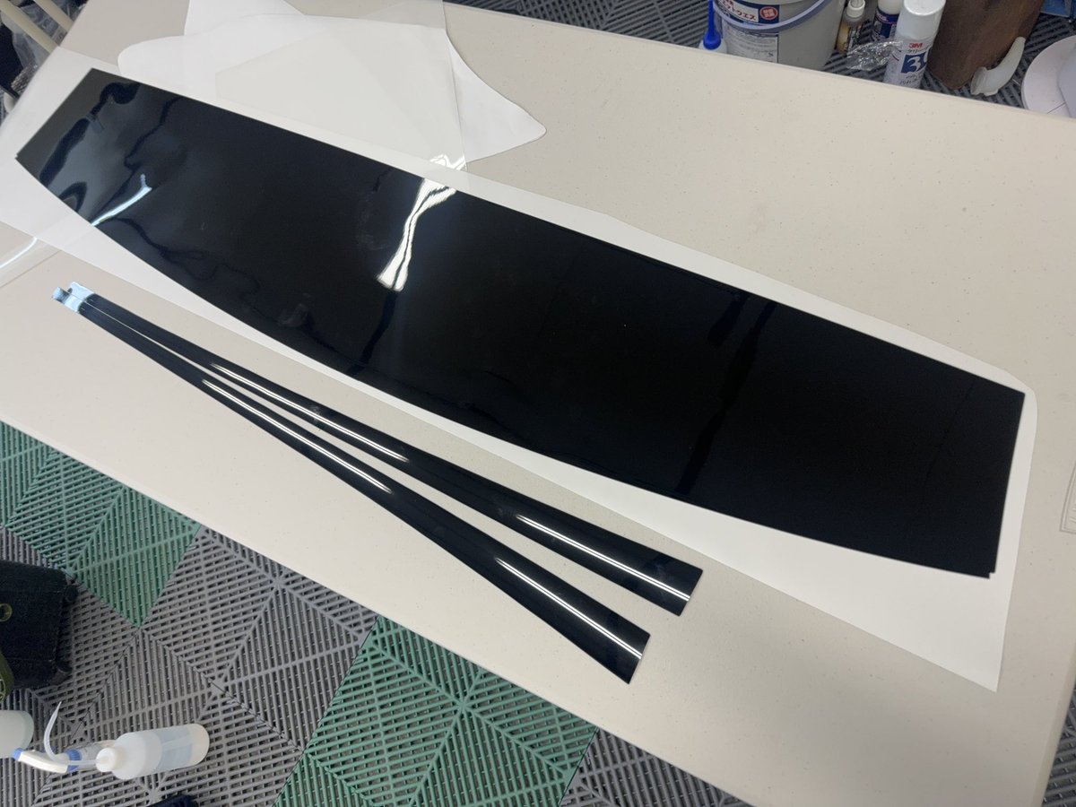 rpmizz's tweet photo. メルセでベンツのルーフパネルをプロテクションフィルムさせていただきました‼️
交換になるとめちゃ高額なので、対策必須です😰
今回はブラックプロテクションを選択して紫外線カットを最大限に👍
#メルセデスベンツ #パノラミックスライディングルーフ #w205 #w222 #x156 #x253 #ルーフパネル剥がれ https://t.co/UpuImJYmEQ