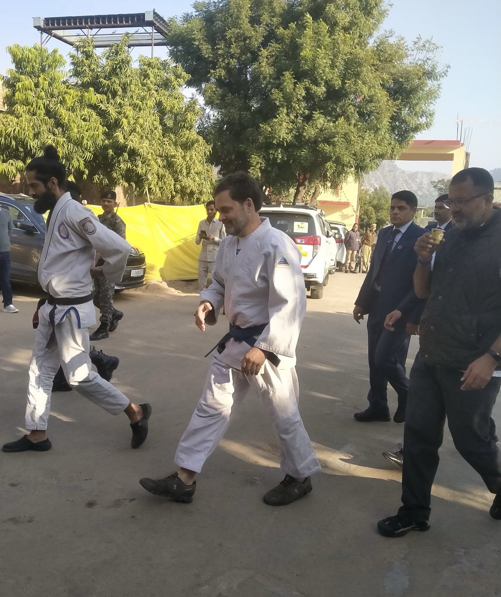 GirishKumarInc's tweet photo. RaGa🔥 In @sarvodayasangam Camp.
📍#Samod #Sangam https://t.co/9M7hL3GhlJ