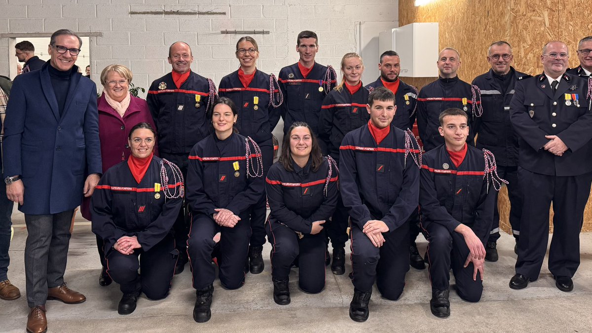 yfavennec's tweet image. 3 cérémonies de Ste Barbe hier après-midi à Ernée, St Pierre des Landes et Juvigné. De belles séquences de #solennité et de #convivialité autour de nos #soldats du feu au moment même  où rouvre #NotreDameDeParis sauvée grâce au courage de leurs collègues parisiens. @sdis53