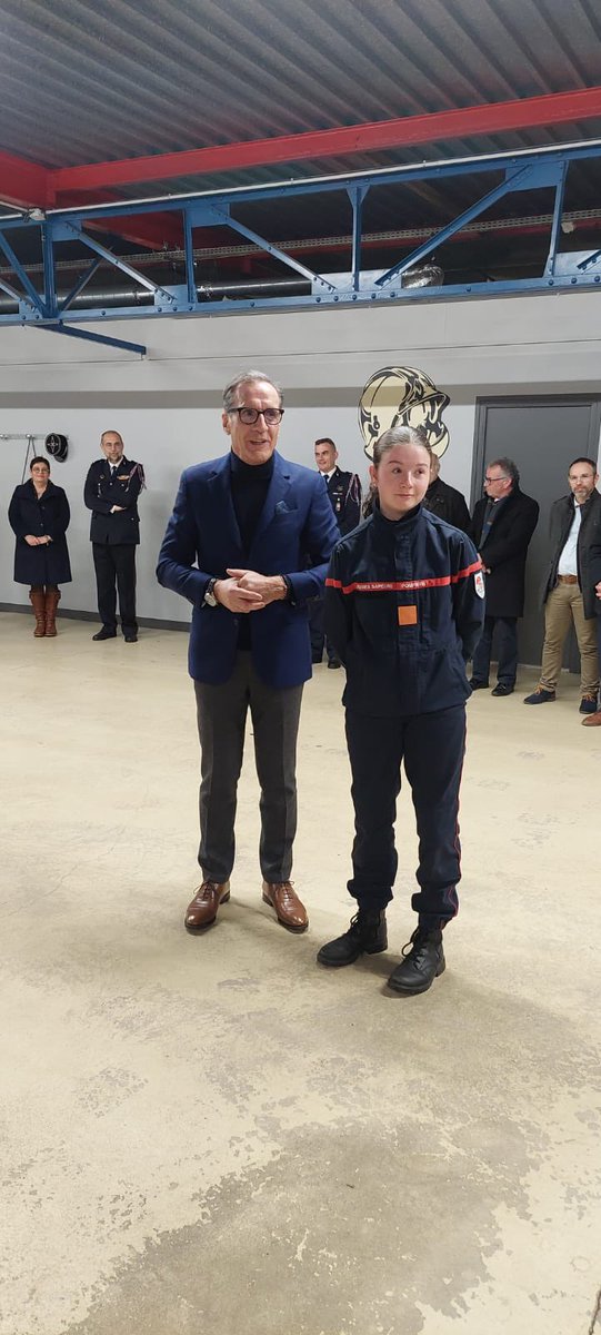 yfavennec's tweet image. 3 cérémonies de Ste Barbe hier après-midi à Ernée, St Pierre des Landes et Juvigné. De belles séquences de #solennité et de #convivialité autour de nos #soldats du feu au moment même  où rouvre #NotreDameDeParis sauvée grâce au courage de leurs collègues parisiens. @sdis53