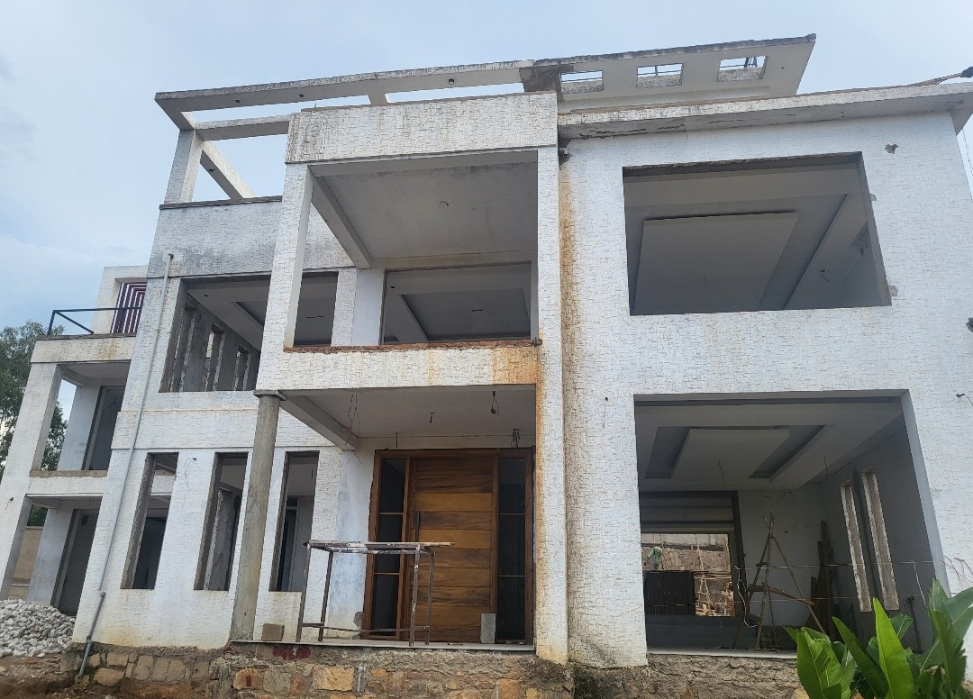 UbudasaP's tweet photo. Before and after, ubudasa wall paints ltd, we offer you a quality and quick service by doing a full package of finishing of your house( modern painting,ceiling,tv wall,wall design,...) call us 0788679097/0788789091 https://t.co/ExXMqOucmq
