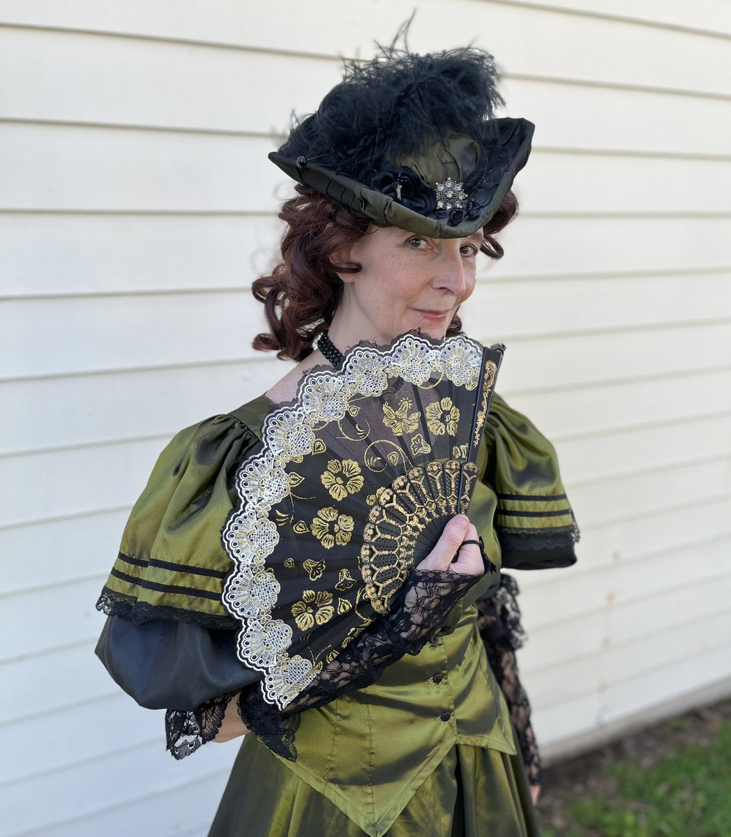 Photo break in between dance sets at the Banning Museum’s Victorian Christmas celebration.

#banningmuseum #victorianchristmas #yesteryearsdancers #vintagedance #historicaldance