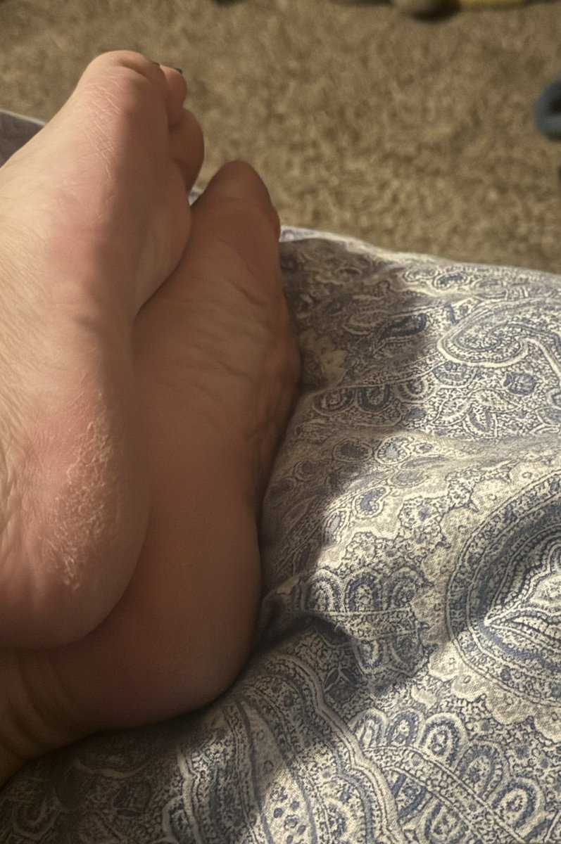 QueenofFeet007's tweet photo. Feet Photos https://t.co/HSzPNLHkpv