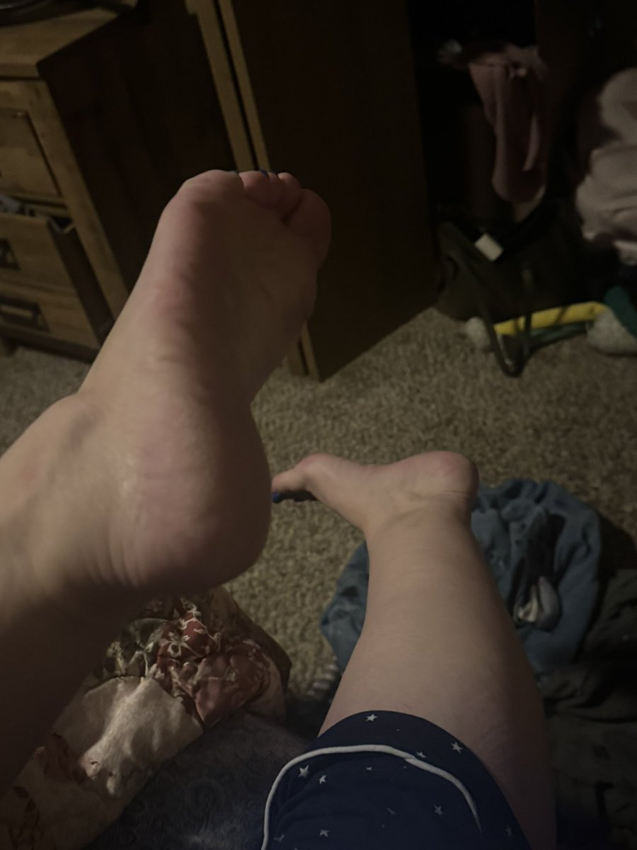 QueenofFeet007's tweet photo. Feet Photos https://t.co/HSzPNLHkpv