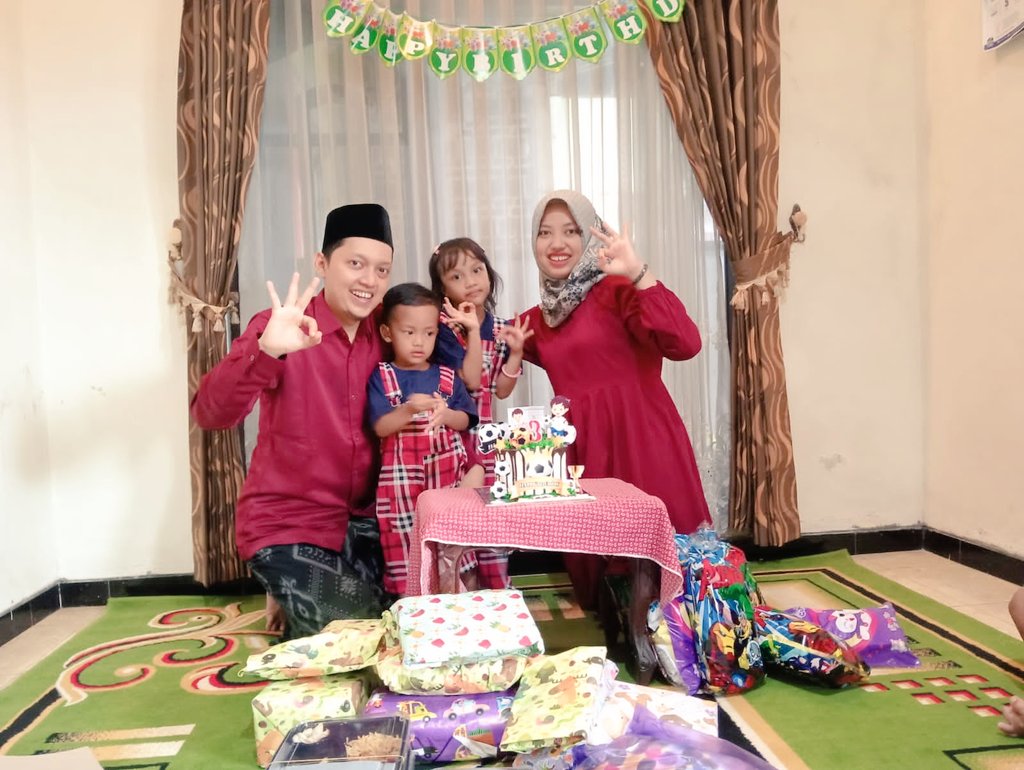 Wigi04's tweet photo. Barakallah fii umrik nak lanang Abrizam 🥳🥳🥳
Sehat selalu, jd anak soleh, pinter segalane 😘😘 https://t.co/ZgdaFiIjvy