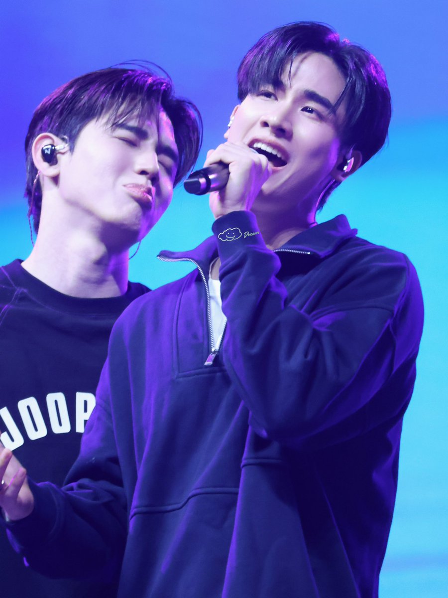 DreaminNusquama's tweet photo. 241208 TAYNEW FF24 MACAU

고양이랑 강아지 🐱🐶 

#Taynew #เตนิว
#Tawan_V #Newwiee 
#GMMTVFanFest2024inMacau https://t.co/sNfqHqdkyw