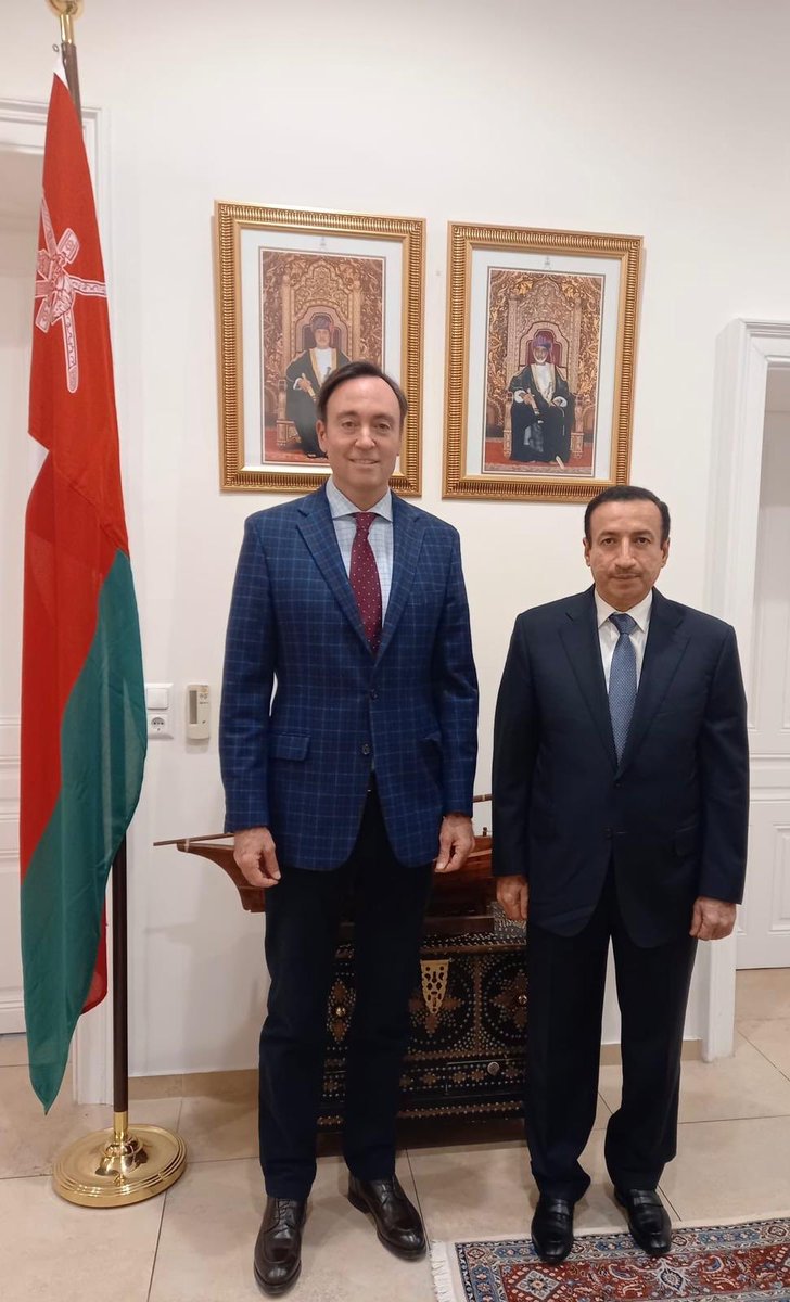 استقبل سعادة يوسف بن أحمد الجابري سفير سلطنة عُمان لدى جمهورية النمسا، المستر بروس ابوت الرئيس ورئيس العمليات بشركة #Gen_OIL للطاقة النظيفة، حيث تم بحث تقنية معالجة النفط بإستخدام الهيدروجين.