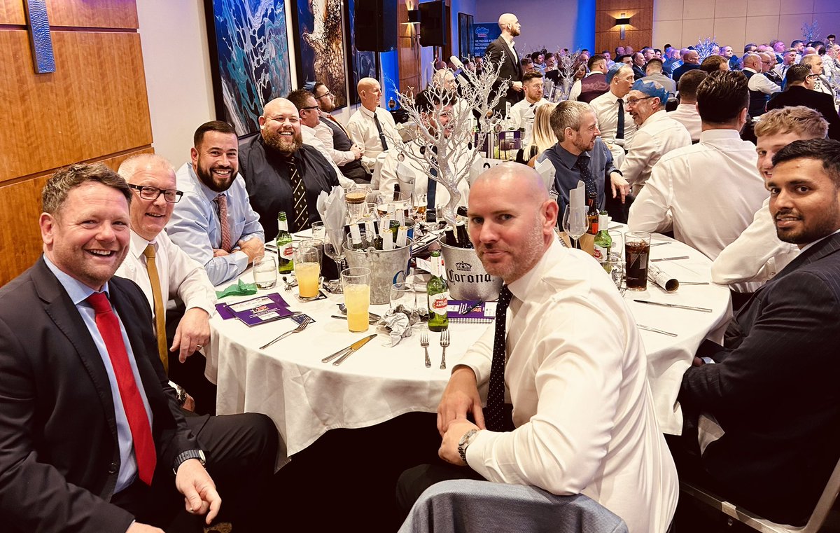 nabbs15's tweet photo. @WeAreLHCharity an amazing Christmas lunch https://t.co/NPyWe8biIx