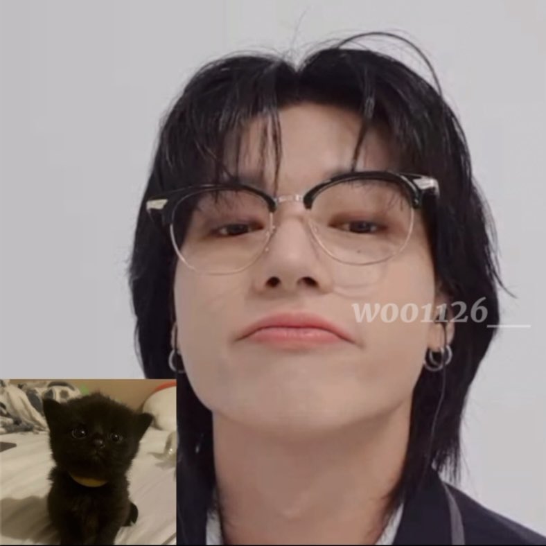 woo1126___'s tweet photo. 241208  FROMM STORE 영상통화📞

검은 고양이 우요냥🐈‍⬛ྀི🎶

#ATEEZ #에이티즈 #WOOYOUNG #우영 https://t.co/9V6I1bfUyK