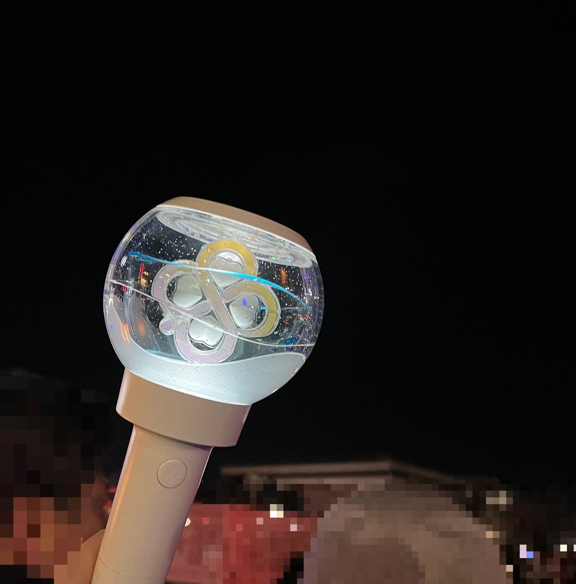 sw_se_le's tweet photo. 국회 가고 있는 길에 핫팩선물을 받아서... 진짜 응원받는 기분이 들었다... 너무 고마워....... 
정세운 응원 받아서 열심히 소리치다 왔습니다!!!ㅜㅜ https://t.co/Wirc80D5tJ