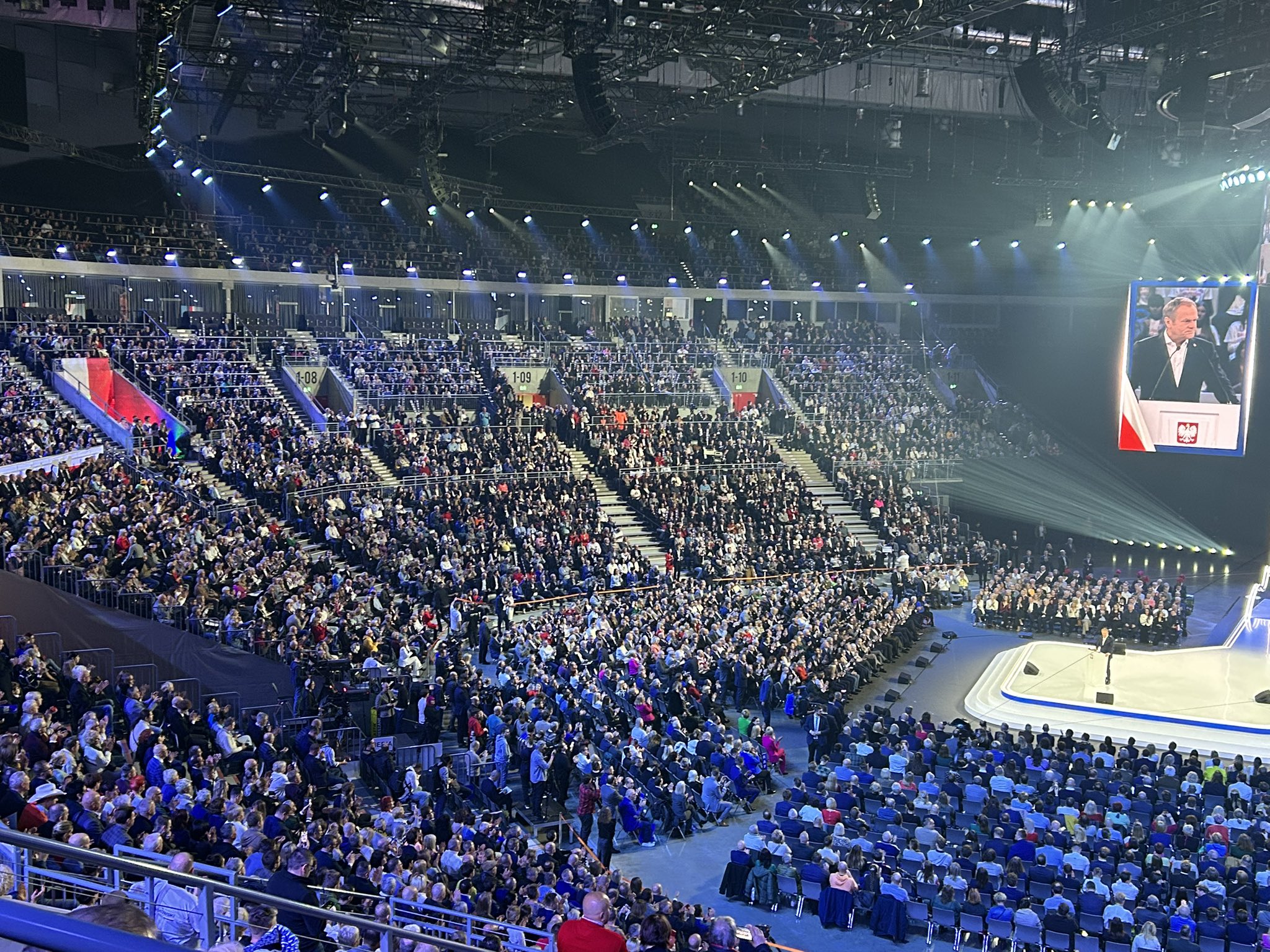 GeR-Z3zXYAANLWb?format=jpg&name=large