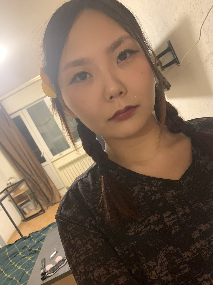 Макияж странный или в принципе носибельный? Хелп (стрижке пизда,думаю обновить но хз чисто round face)