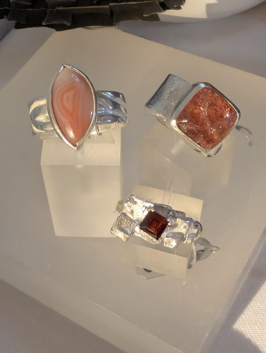 Last day of the Christmas Fair at <a href="/ARedinburgh/">Assembly Rooms Edinburgh</a> with <a href="/3d2dEvents/">3D2D Events</a> open till 5pm today. #buyhandmade #uniqueChristmasgifts