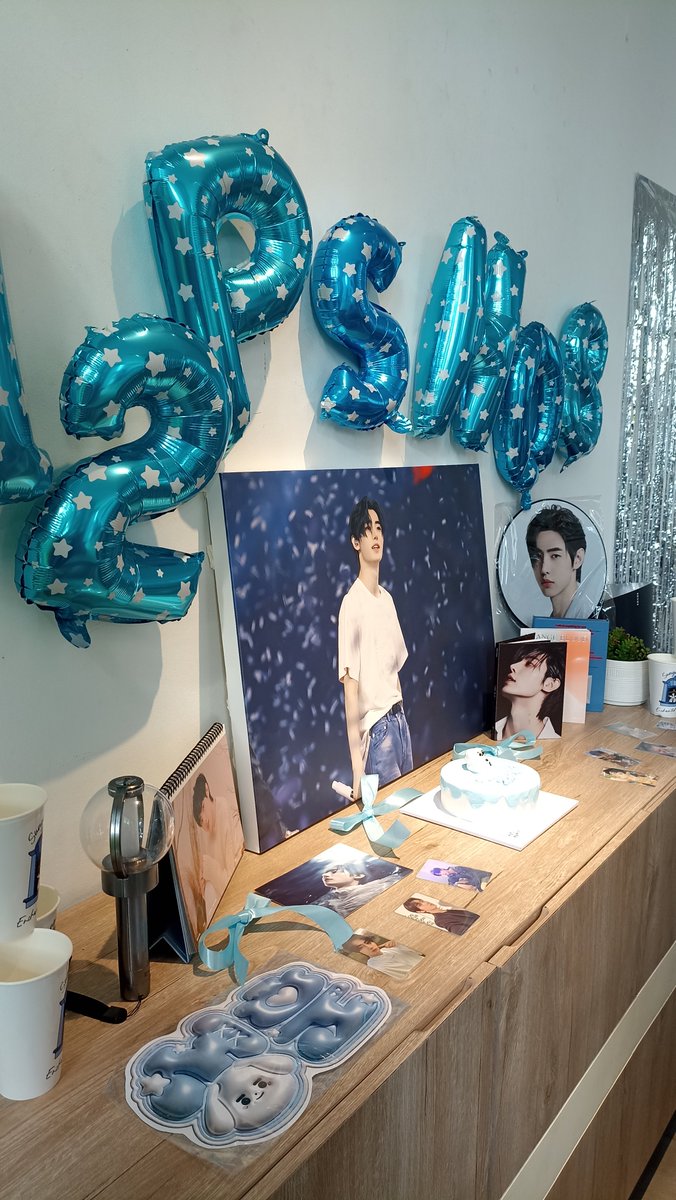 PSHProjectINA's tweet image. Terima kasih banyak untuk semua teman yang sudah hadir di cafe event dan mini exhibition Sunghoon. Kehadiran kalian membuat acara ini semakin spesial. Mohon maaf jika ada kekurangan atau kesalahan selama acara. Semoga semuanya berkesan dan sampai jumpa di event berikutnya!💙