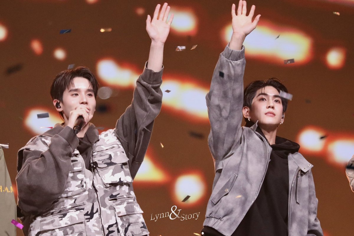 Lynn120915_'s tweet photo. 241208✨✨✨

💜🩵在高朋满座将爱意说到尽兴✨

JS FANFEST MACAU 
#GMMTVFanfest2024inMacau
#jimmyyjp_ @jimmyyjp_ 
 #sea_tawinan @Sea_tawinan 
#jimmysea #จิมมี่ซี https://t.co/FhckSaRcZ3