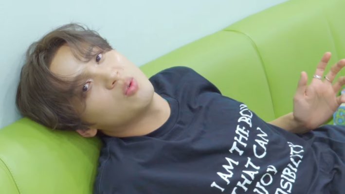 haelovs's tweet photo. oh? haechan.. https://t.co/JrDagZIFRi