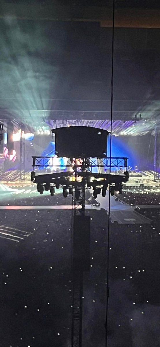 Clem_Marchal's tweet photo. Partiellement impactée, la vue ? Plutôt inexistante, oui. Qui a eu le même problème ? @Fimalac_ent @StadeFrance
@HashtagNP #nevermore #mylenefarmer #scandale #fyp https://t.co/ueR8Aru0uD