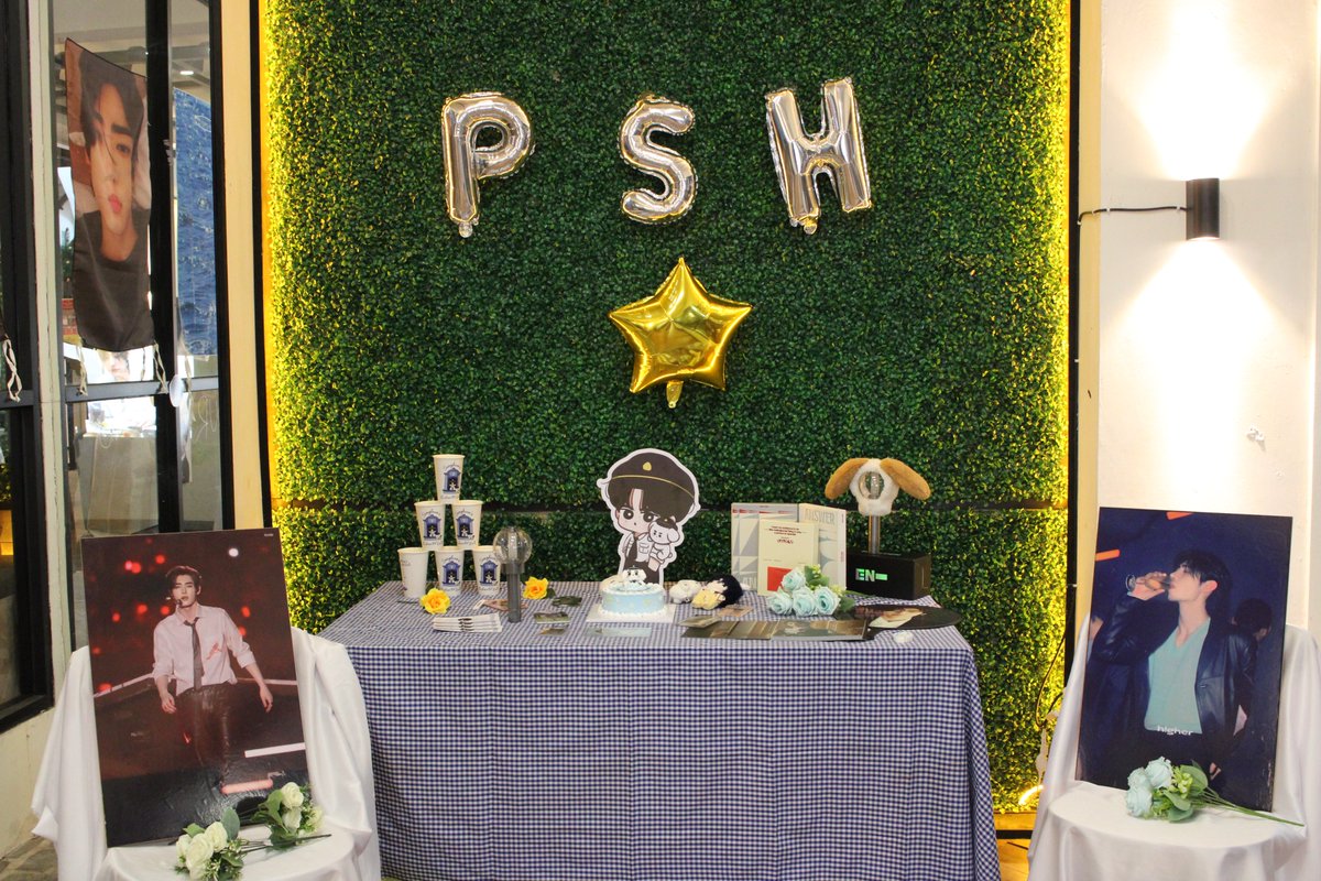 PSHProjectINA's tweet image. Terima kasih banyak untuk semua teman yang sudah hadir di cafe event dan mini exhibition Sunghoon. Kehadiran kalian membuat acara ini semakin spesial. Mohon maaf jika ada kekurangan atau kesalahan selama acara. Semoga semuanya berkesan dan sampai jumpa di event berikutnya!💙