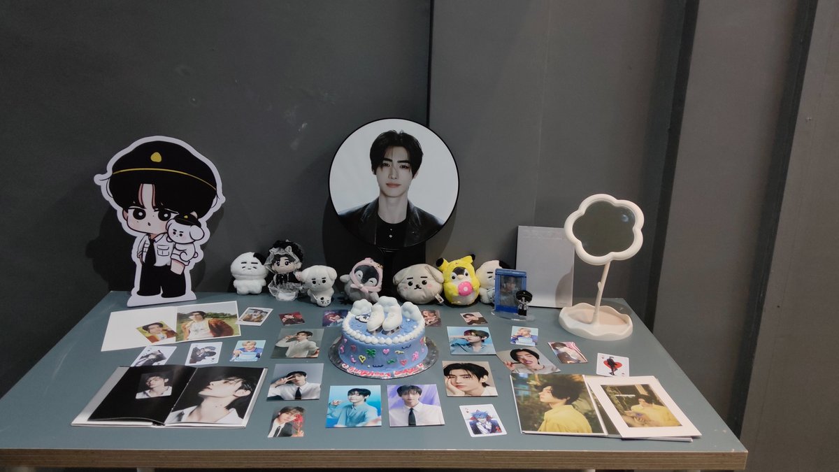 PSHProjectINA's tweet image. Terima kasih banyak untuk semua teman yang sudah hadir di cafe event dan mini exhibition Sunghoon. Kehadiran kalian membuat acara ini semakin spesial. Mohon maaf jika ada kekurangan atau kesalahan selama acara. Semoga semuanya berkesan dan sampai jumpa di event berikutnya!💙