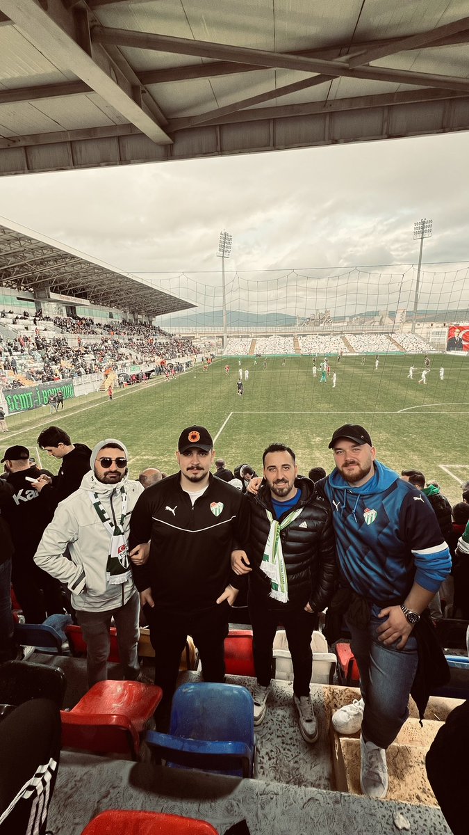 CihatSeluk6's tweet photo. Bursaspor tribünleri Türk tribünleri’nin sefiridir. https://t.co/yHel0HEgXT