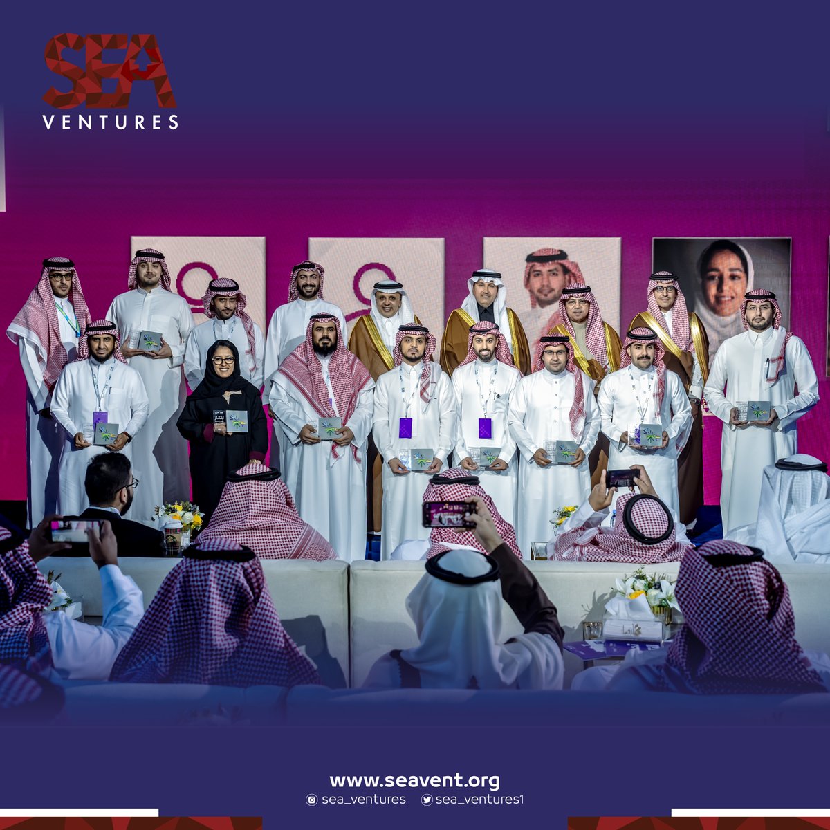 sea_ventures1's tweet photo. تكريم معالي وزير النقل المهندس صالح الجاسر ومعالي الدكتور رميح الرميح، رئيس هيئة النقل المكلف، لشركة سي ڤينشرز، ممثلة برئيسها الأستاذ عبدالسلام الكويتي، وذلك لمشاركتها في لجنة تقييم المشاريع الواعدة. https://t.co/UzVgJnxtWx