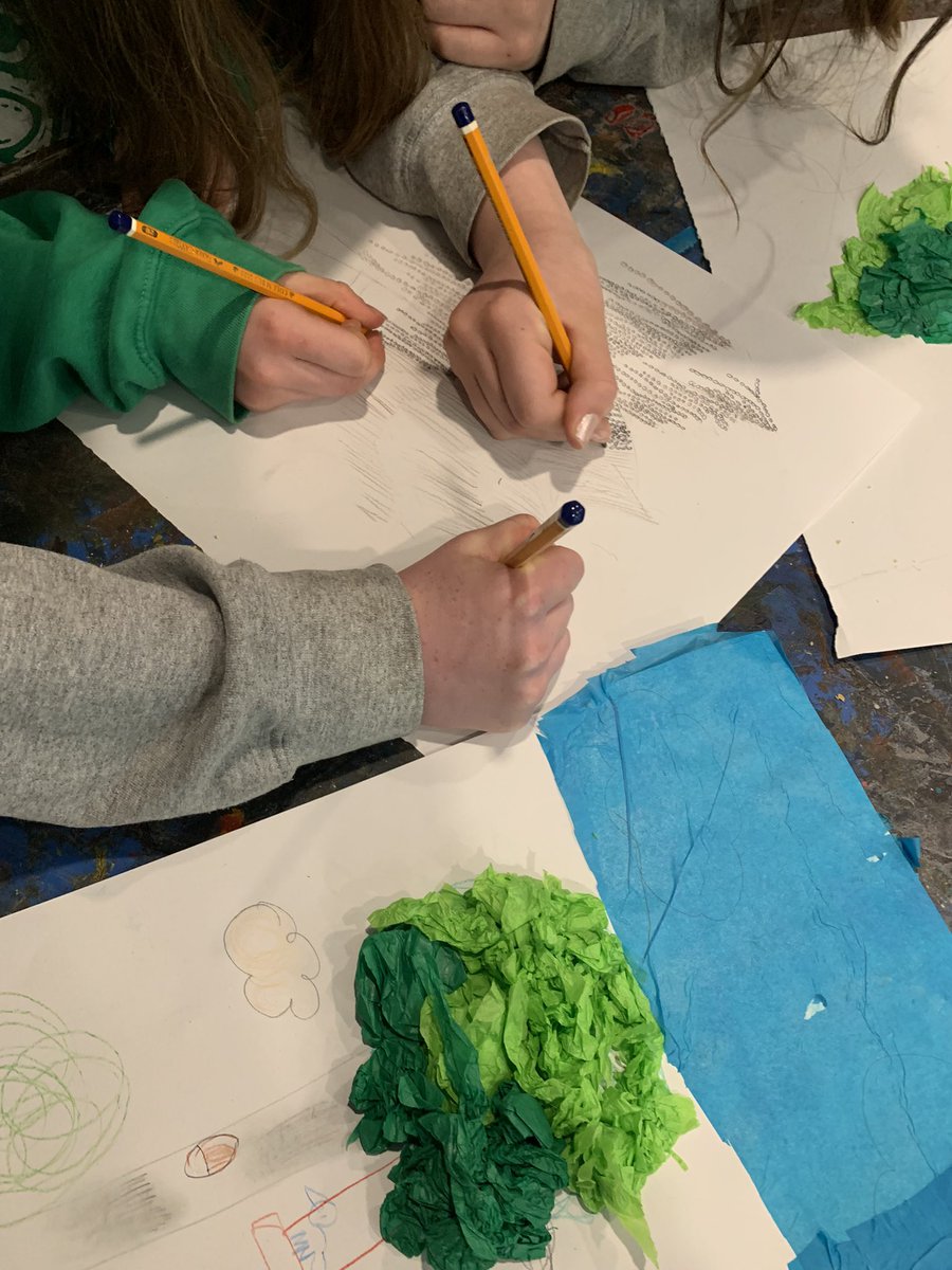 Family Sunday is on today from 3-4pm! 

We have a special holiday workshop this week so come out and get in the holiday spirit with us!❄️🎄