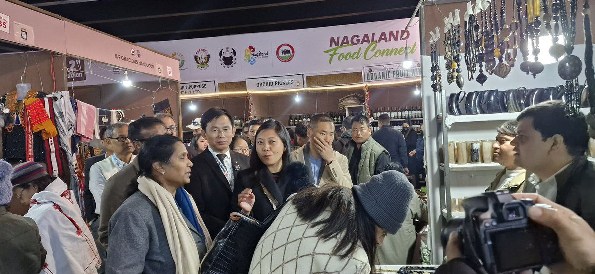 JakhaluHekani's tweet photo. Surreal -4 months ago I met DC Dr M Beena @TexMinIndia to talk about our dream project &amp; today she walks into ‘dream into reality’ Handloom &amp; Craft Pavilion @Kisama.They say when women support each other great things happen. Thank you Madam Secretary Rachna Shah &amp; Dr Beena. https://t.co/NW6OW9eAgo