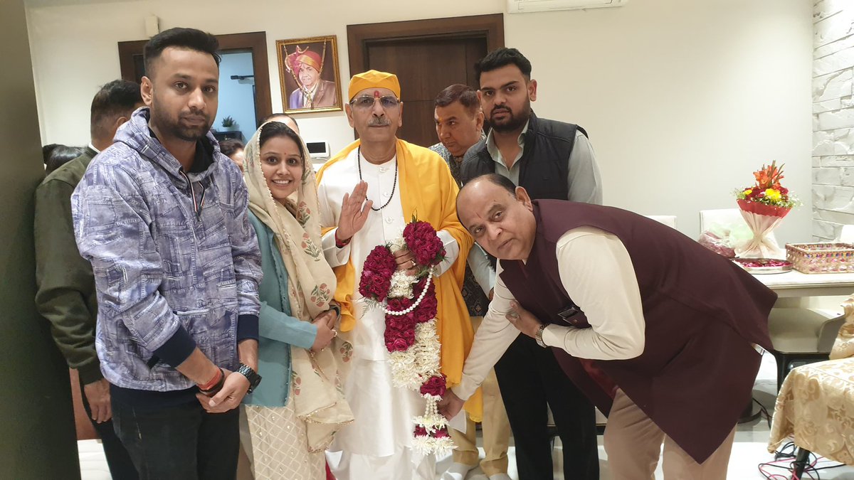 IVibhorAggarwal's tweet image. #Ghaziabad- @SudhanshujiM का आज स्नेह एवं आशीर्वाद पारिवारिकजनों के साथ प्राप्त किया। महाराज जी सकारात्मक ऊर्जा प्राप्त हुई। 

#Sudhanshuji #SudhanshujiMaharaj #sprituality #Devotional