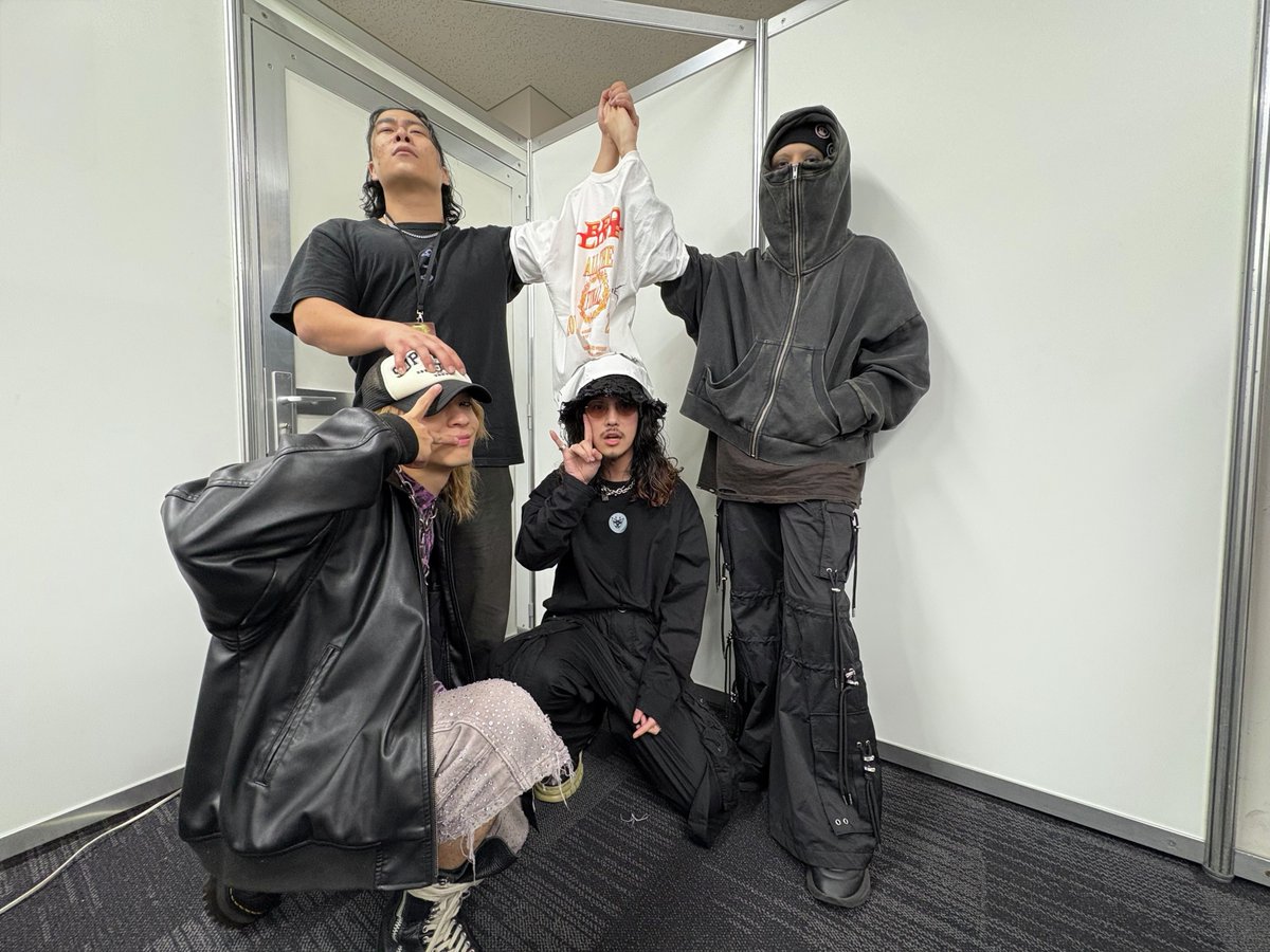 DAMch_Official's tweet photo. ▶▶ #REDLINE_DAM ◀◀

REDLINE ALL THE FINAL🔥
現地よりプレゼントキャンペーン！

【CVLTE】
サイン入りTシャツが抽選で1名様に当たる⚡

◆参加方法
①@REDLINE_TOURと@DAMch_Officialをフォロー
②この投稿をリポスト

◆締切
12/18

@cvltecult
#CVLTE https://t.co/T4dnaQL6m1