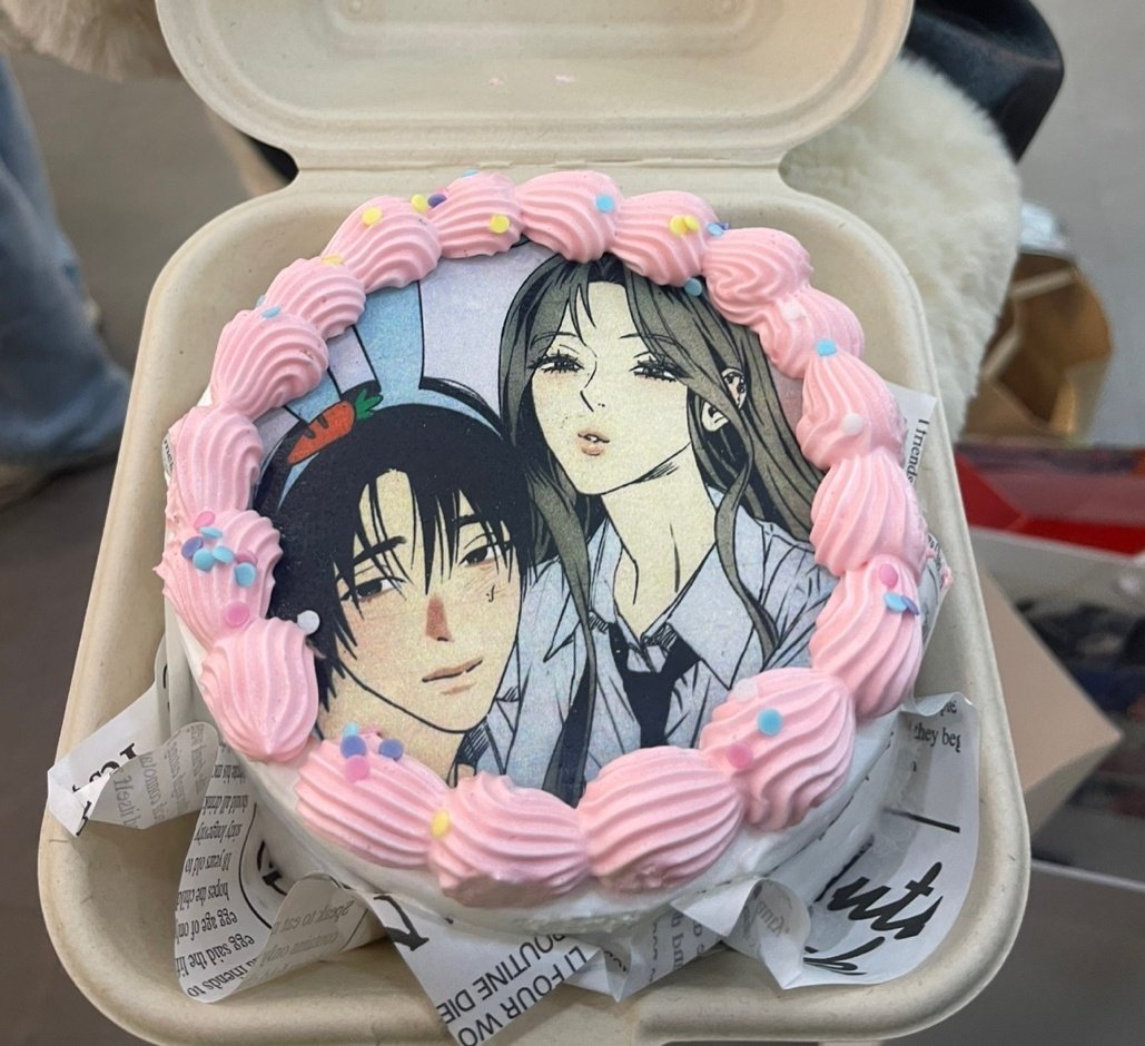 졸업 전시회를 무사히 마쳤습니다! 축하해주신 분들 모두 감사드립니다. 방명록 하나하나 읽어보고 있는데 너무 감동이네요...꽃과 선물 모두 잘 간직하고 맛있게 먹겠습니다! 우여곡절 많은 3년이었지만 지켜봐주셔서 감사했습니다. 앞으로도 열심히해서 좋은소식 들려드리겠습니다
감사합니다🩷