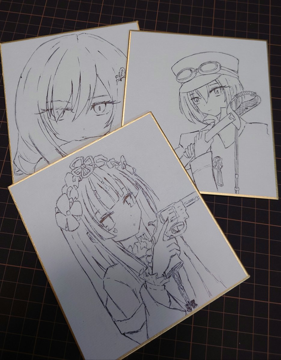 C105お品書きです。天華の新刊と既刊持っていきます。
セットの場合先着で趣味で描いた色紙が付きます(何枚持っていくかは未定) 