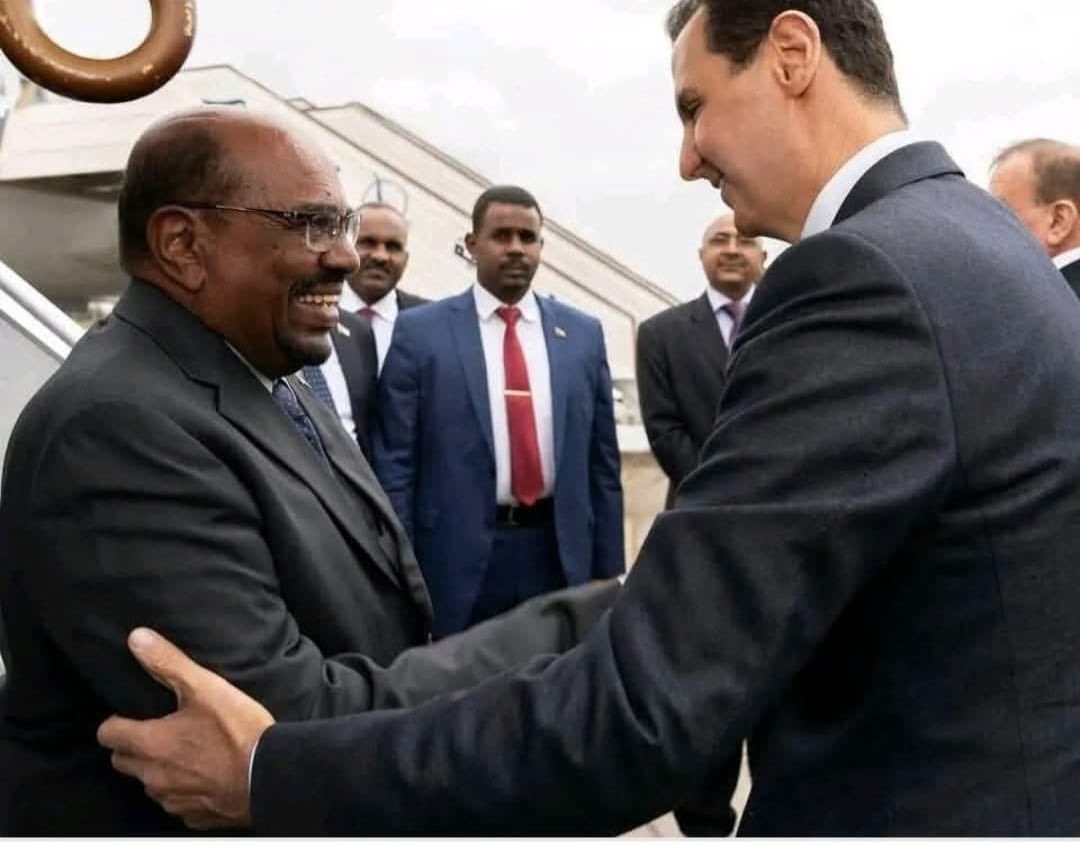 يدمرون اوطانهم ثم يهربون بعد ان نسجو في مخيلتهم مخلية شعبهم بان هناك عدو خارجي يستهدفهم ….. ابناً الوطن الخونة أشدً فتكة من عليً شعوبهم من الغرباء